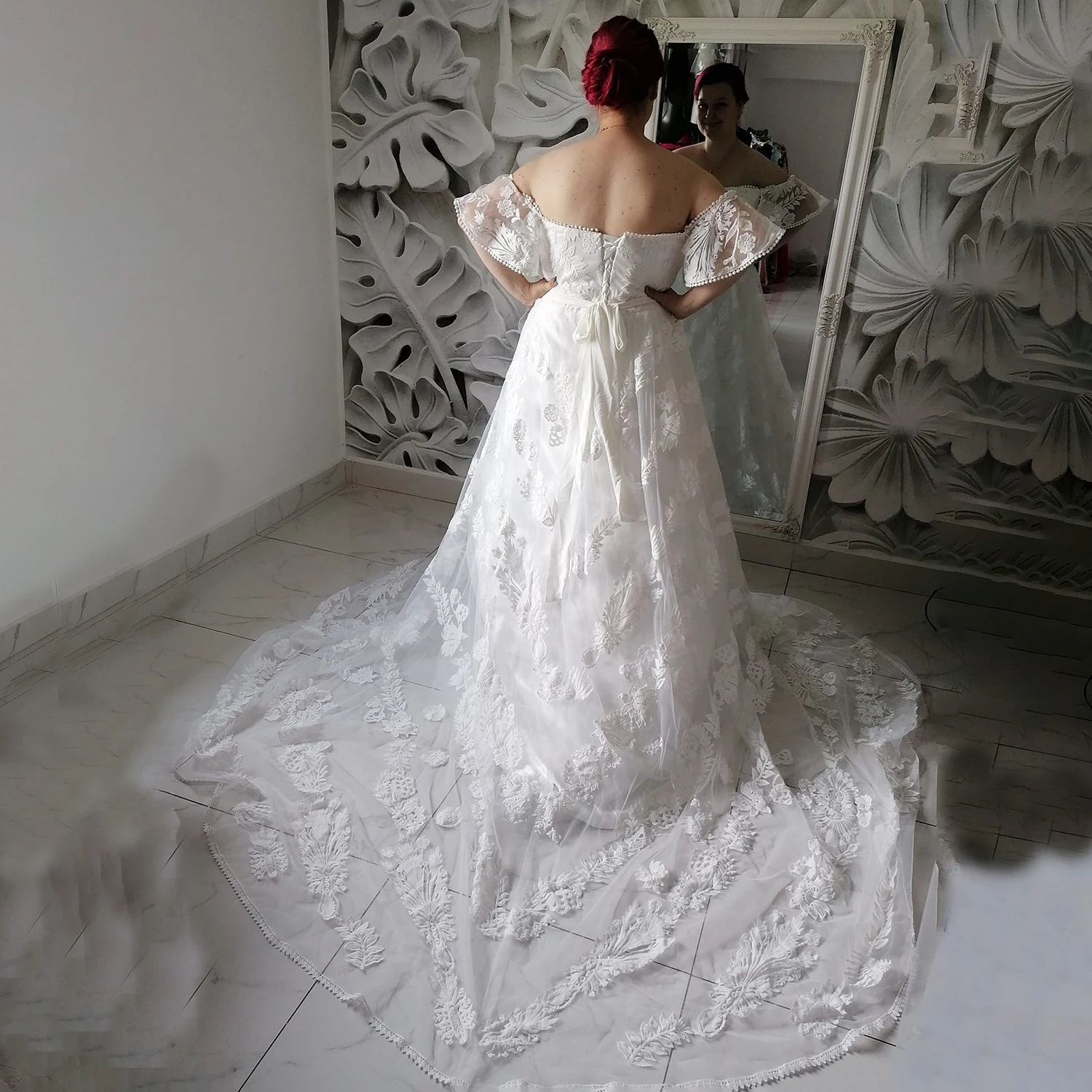 Plus Size Off Shoulder Lace Bridal Gowns For Overweighted Women Sweetheart Laceup Closure Ivory Wedding Dress with Brush Train