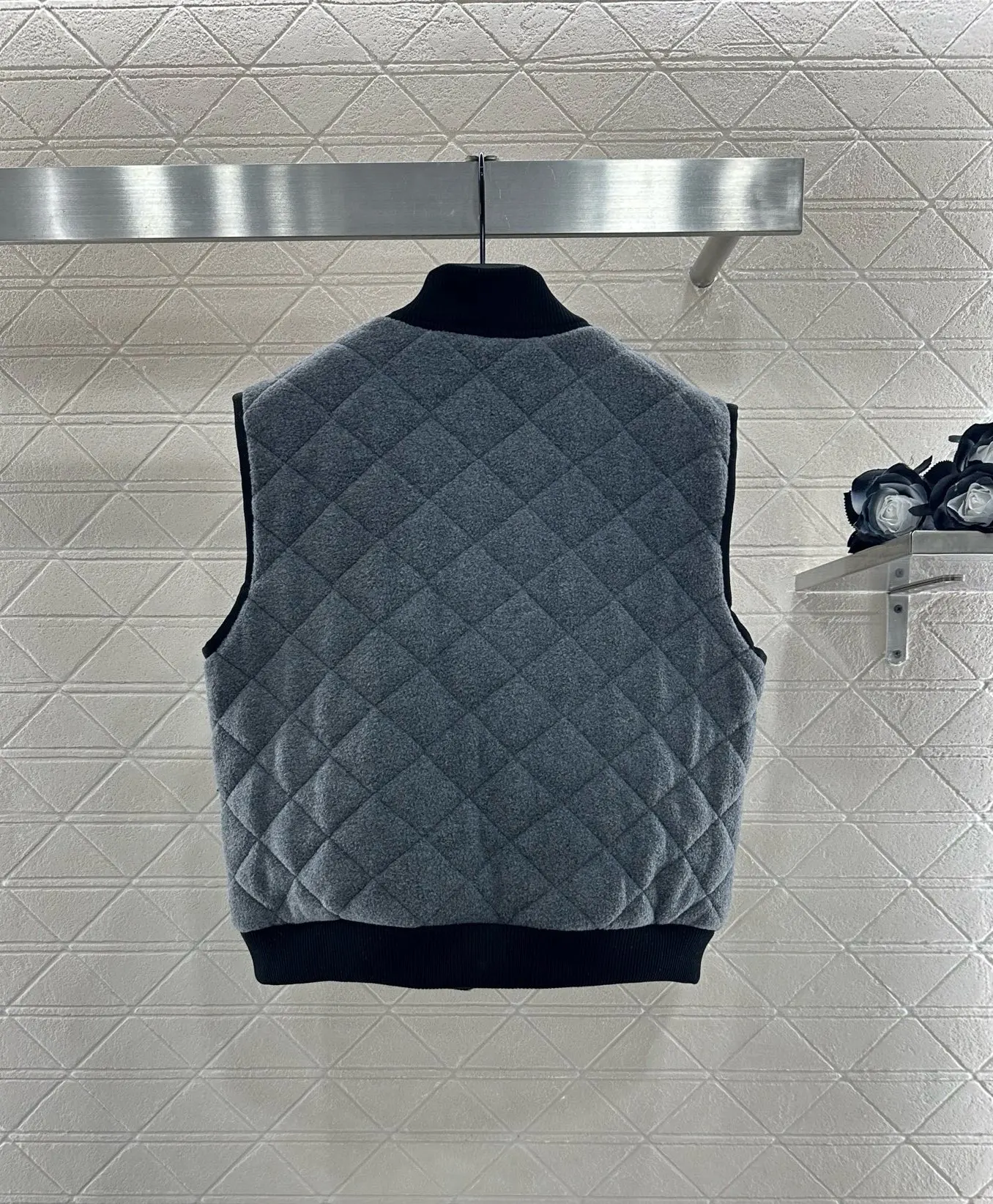 Grijs diamanten gewatteerd damesvest - Warm en stijlvol, essentieel voor herfstoutfits