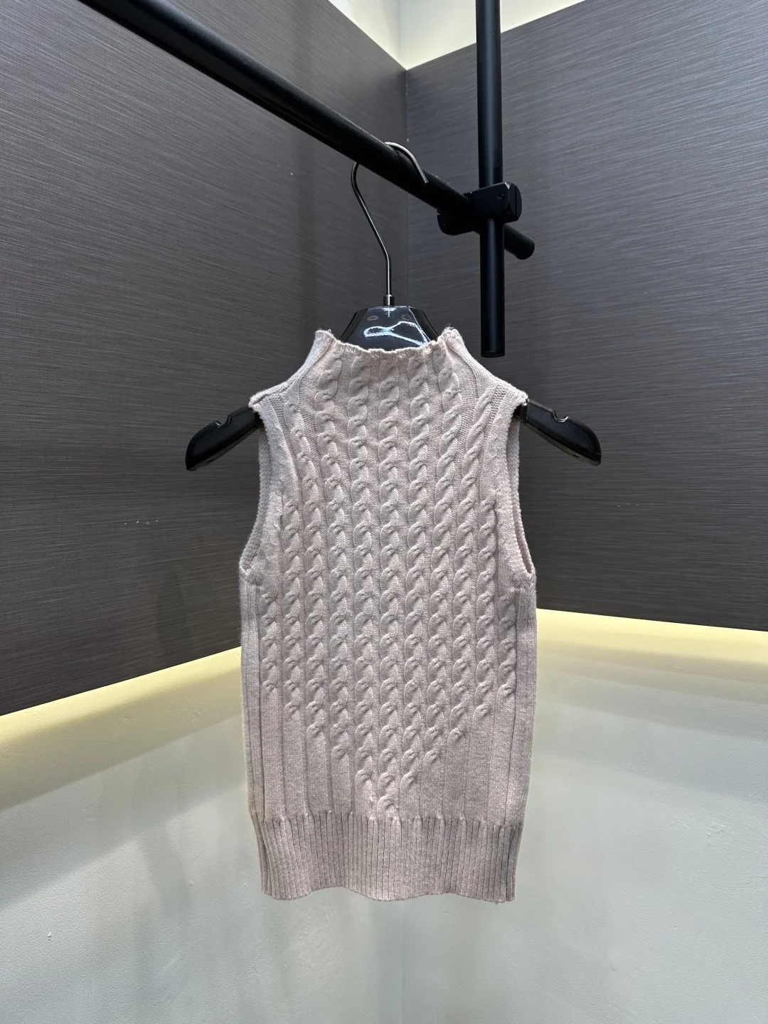 

2026 Spring/Summer Women's New Heavy-Duty Rhinestone High Neck Knit Vest ZX033