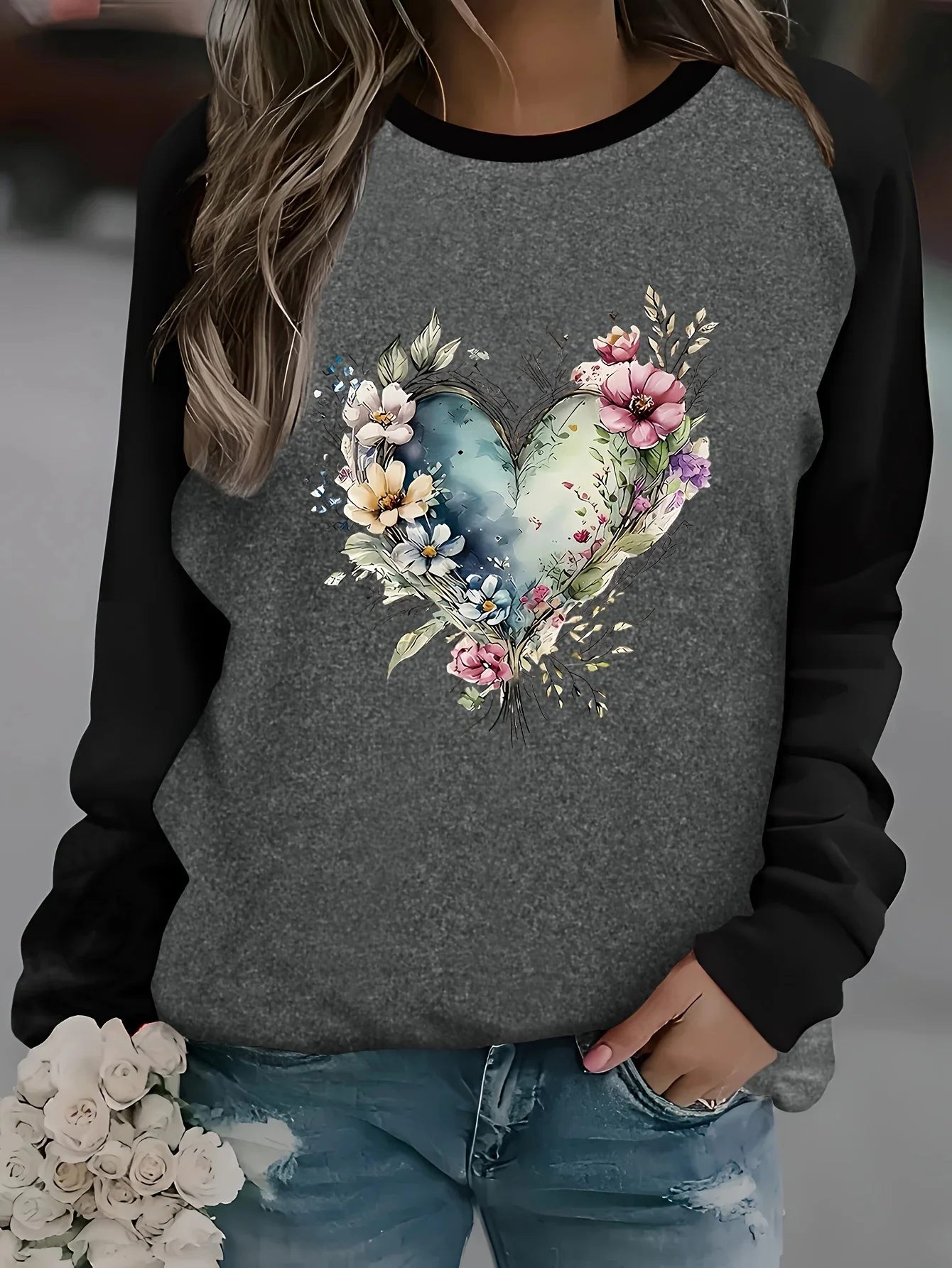 T-shirt z okrągłym dekoltem i nadrukiem motyla Casualowy top damski z długim rękawem na jesień i zimę, luźny i wygodny, czarno-biały — zdjęcie 2