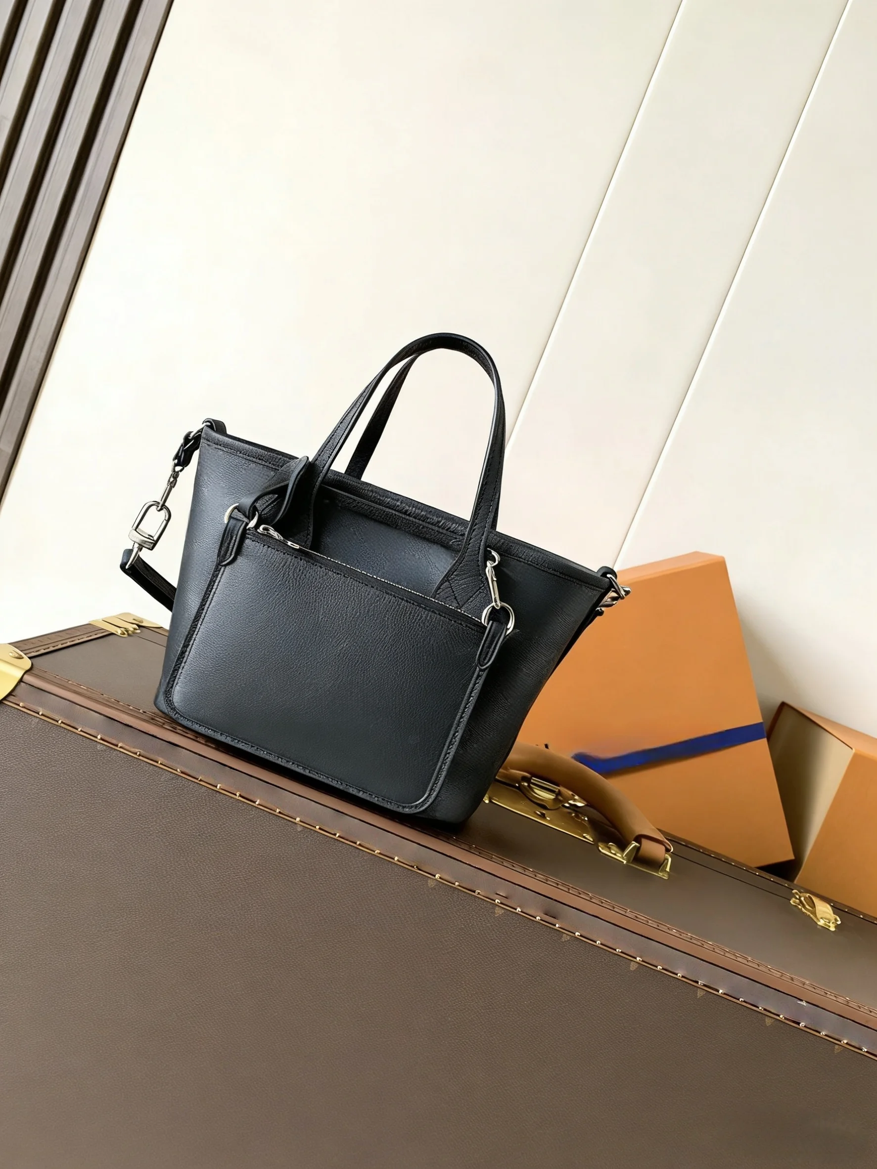 

2025 New SIZE: 16.5x11x26.5 CM real leather high quality Fashionable Versatile bags Portable shoulder no boxes