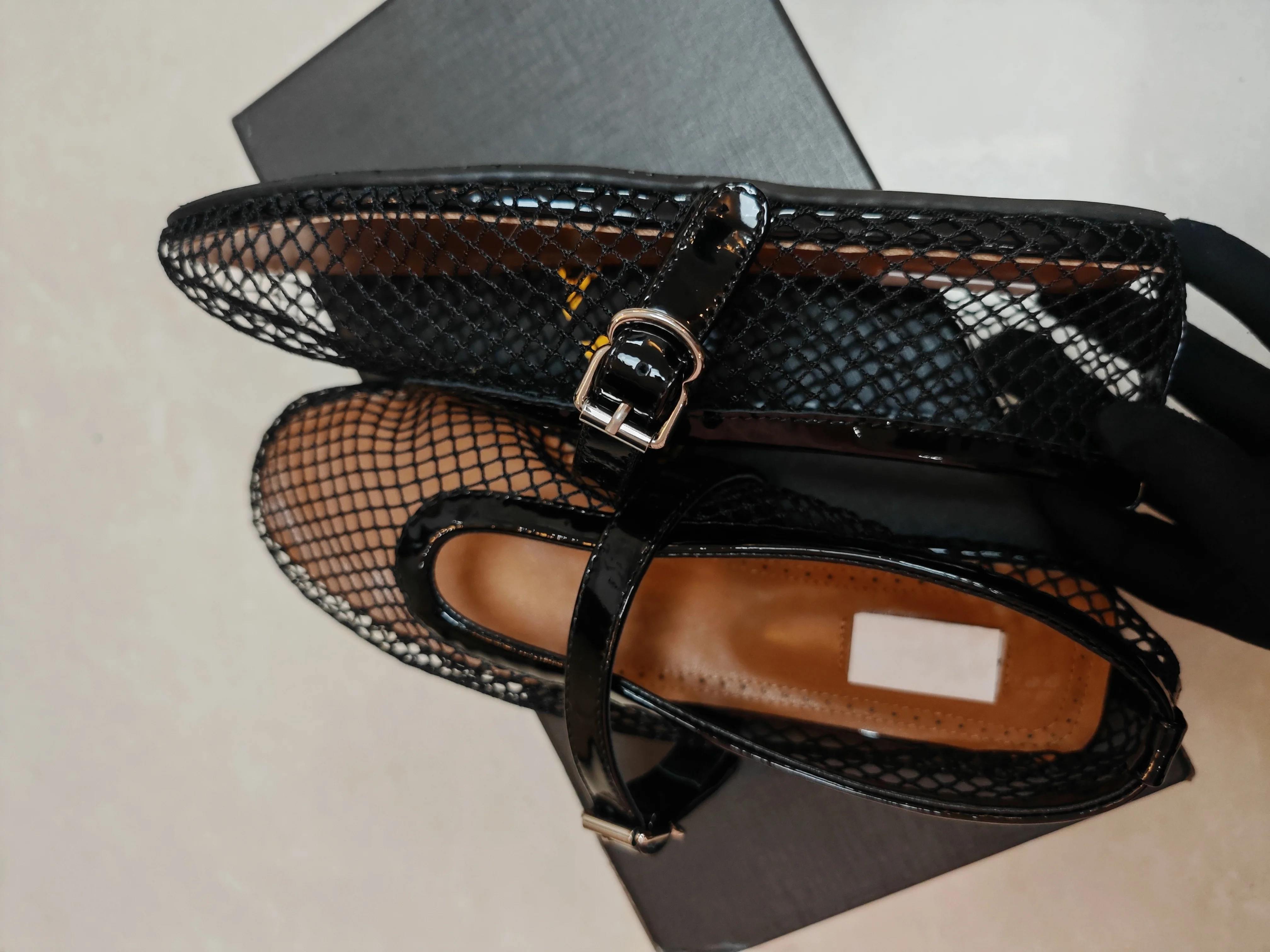 حذاء باليه مسطح مريح من الجلد المسطح