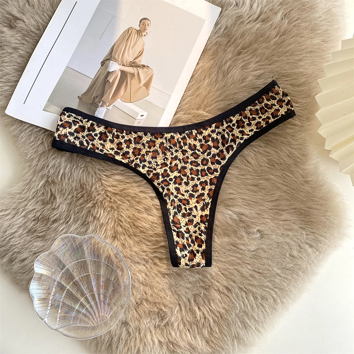 Leopard-print Thong Women Sexy Panties Low Waist Ice Silk Female Briefs Seamless Cotton g-string Women’s Underwear Sxy Lingerie