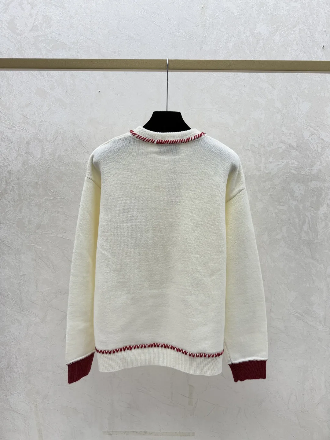 

Новый ранний осенний вязаный универсальный пуловер с круглым вырезом и длинными рукавами, с цветными блоками в виде сердца и буквами