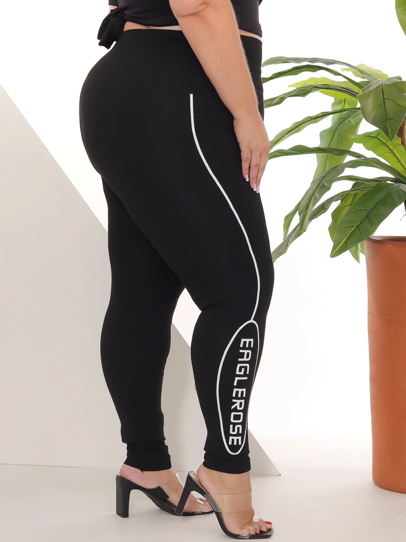 Calça Legging Feminina Plus Size Levanta Bumbum Cintura Alta Total Black Confortável Algodão Tecido Leve Premium