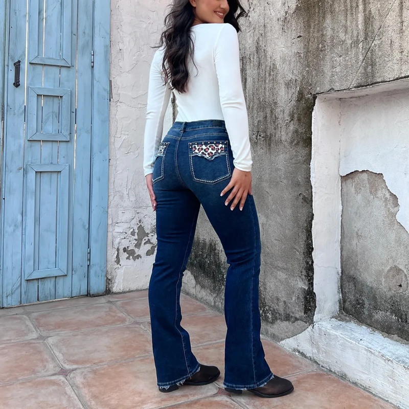 جينز أنيق عالي التمدد نحيل متوهج، جيوب بطبعة جلد الفهد مع ترصيع، مقاس نحيف متوسط الخصر - ريترو وأنيق طويل الطول T27