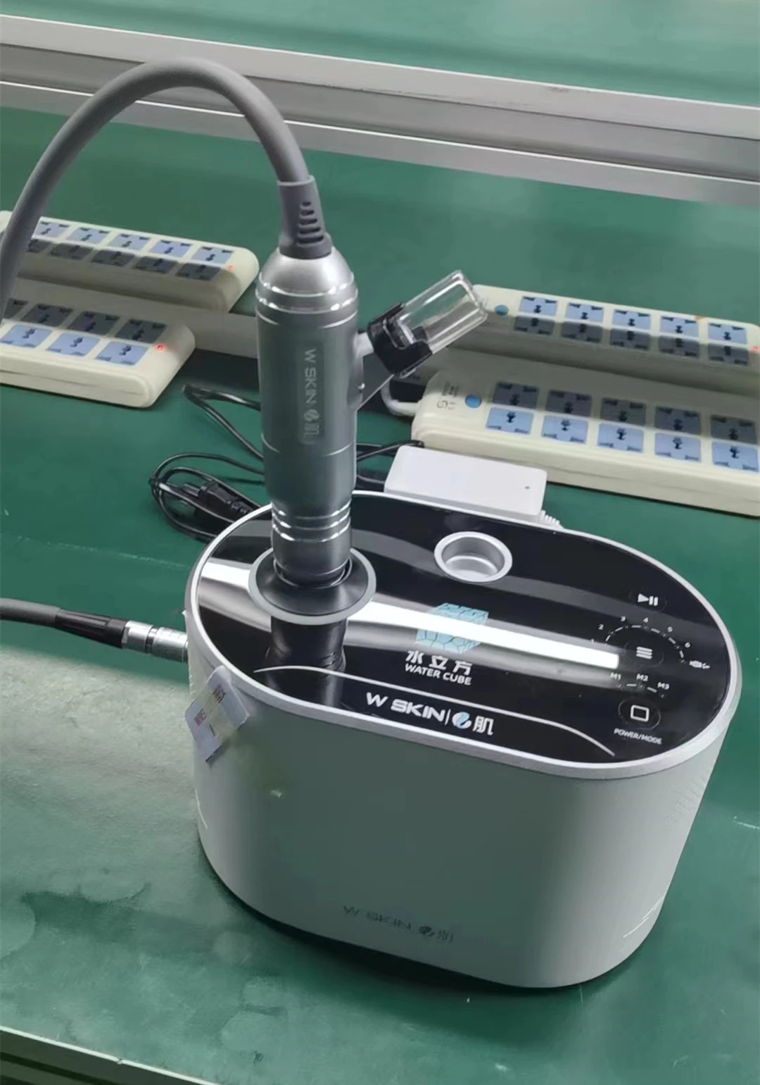 

New High Pressure Non-invasive Painless Waterjet Facialcare Machine Face and Neck Lifting Massage 5