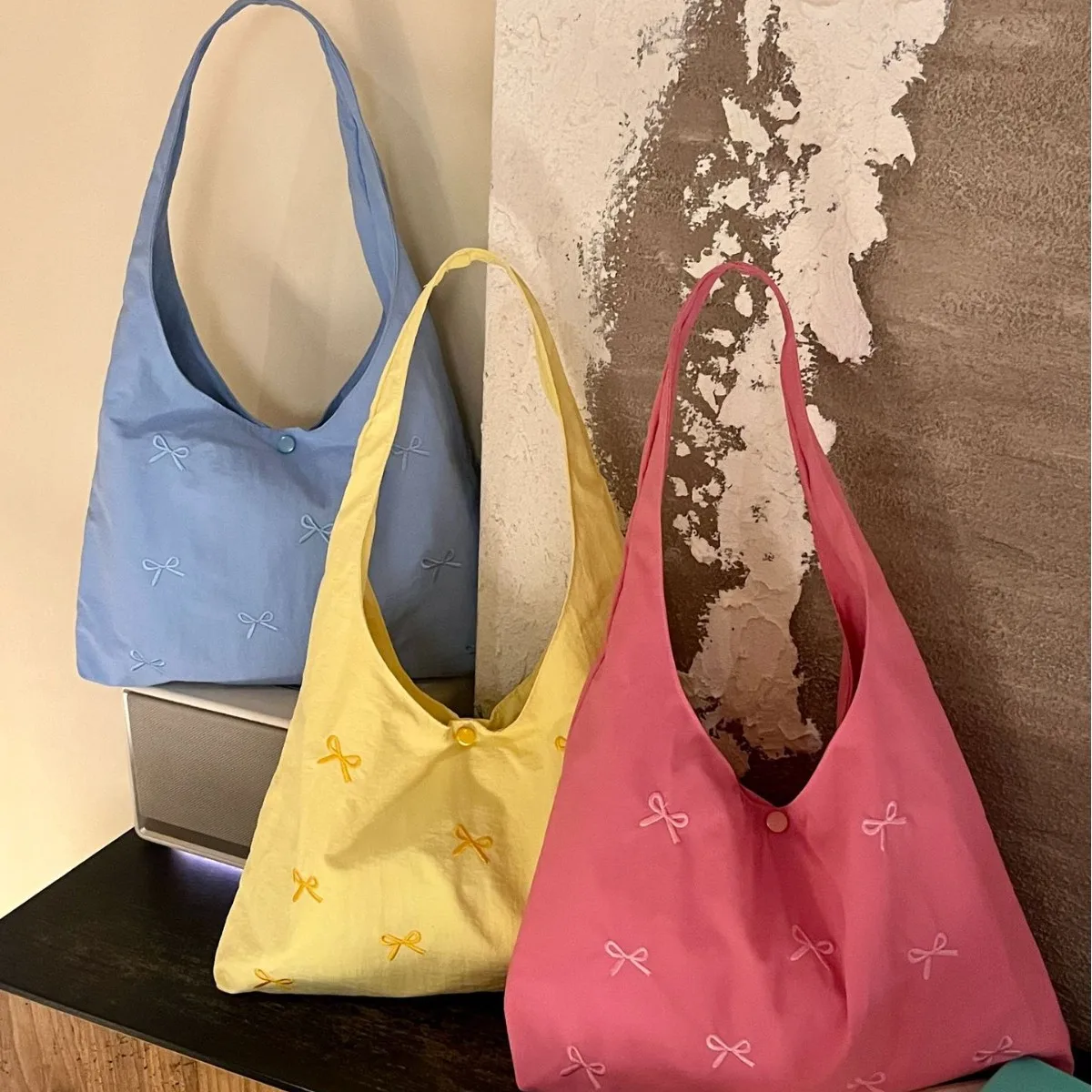 bolsa-de-ombro-com-bordado-de-laco-casual-grande-capacidade-estilo-coreano-cor-doce-bolsa-hobo-leve-para-compras