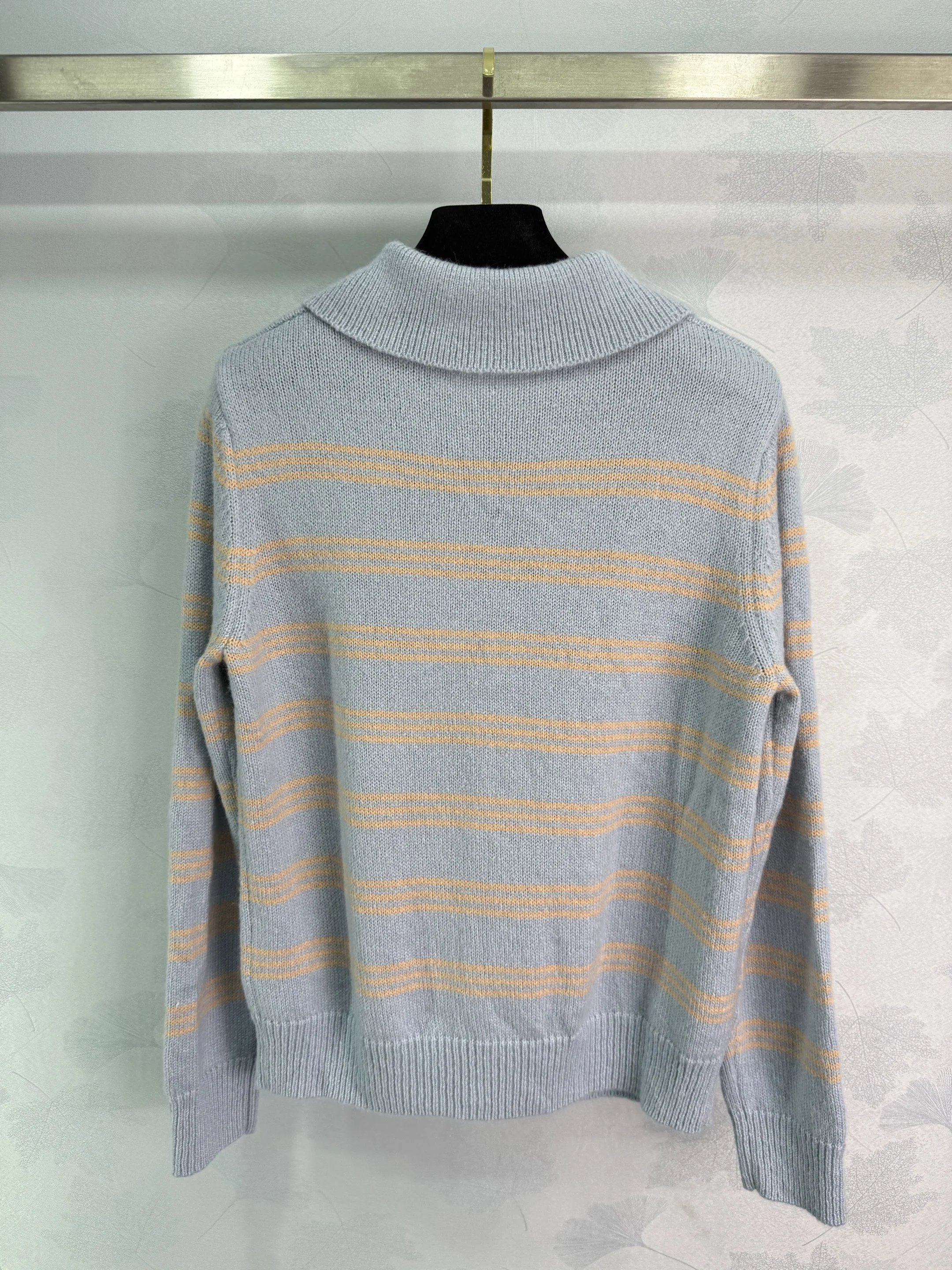 

2025 Autumn And Winter New Kpop Women'S Clothes Lapel Sweater Light Gray Low-Key Versatile Simple Design Delicate Texture