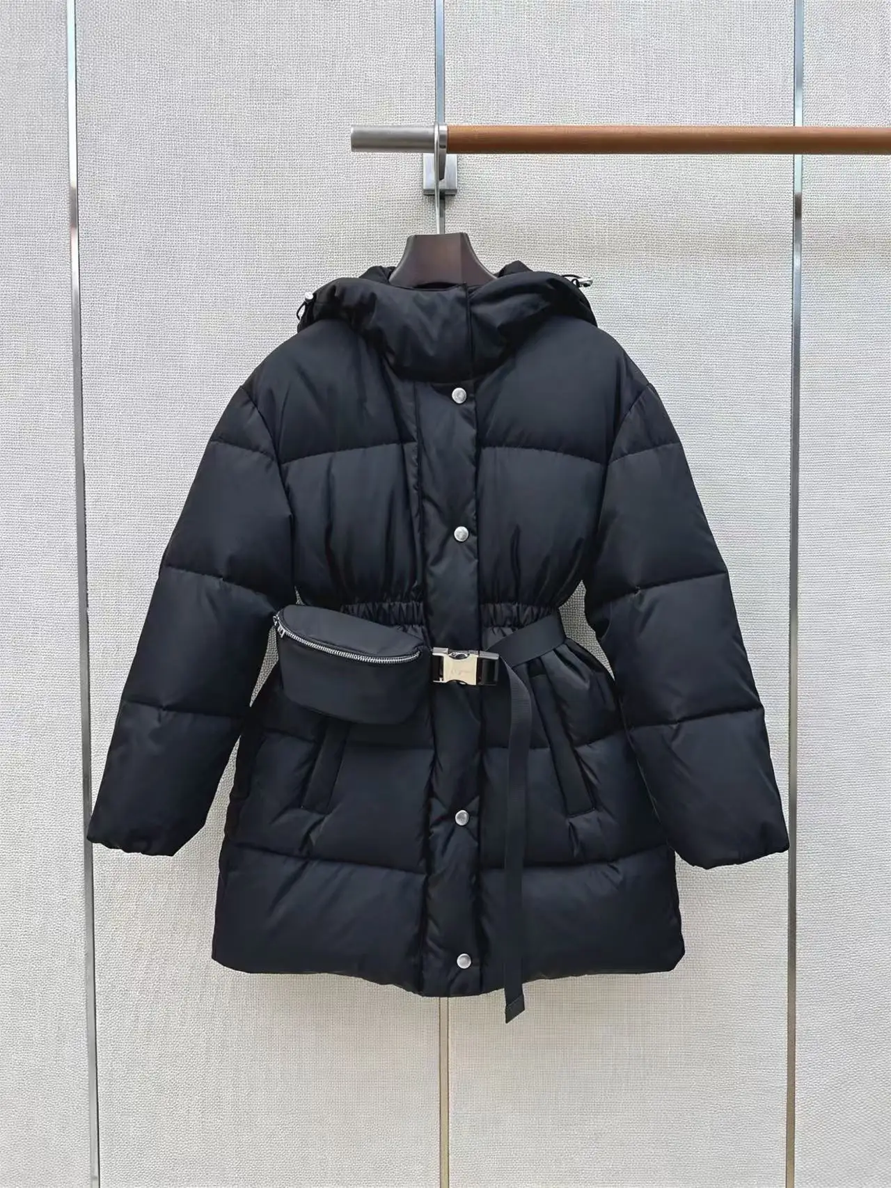 Women's Down Jacket 2026 Winter New Hooded Zip White Goose Down Jacket with Belt Bag Fashion Black Long Sleeve Coat YR1