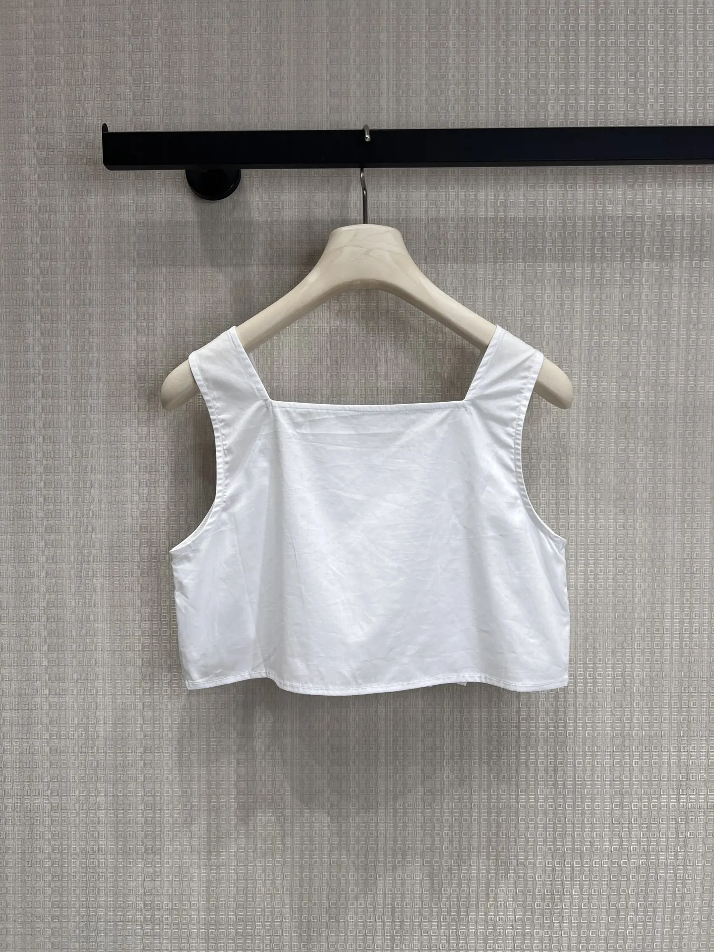 

2026 Summer Women's Square Neck Wide Strap Cropped Tank Top Minimalist Relaxed Fit Sleeveless Top ZX089