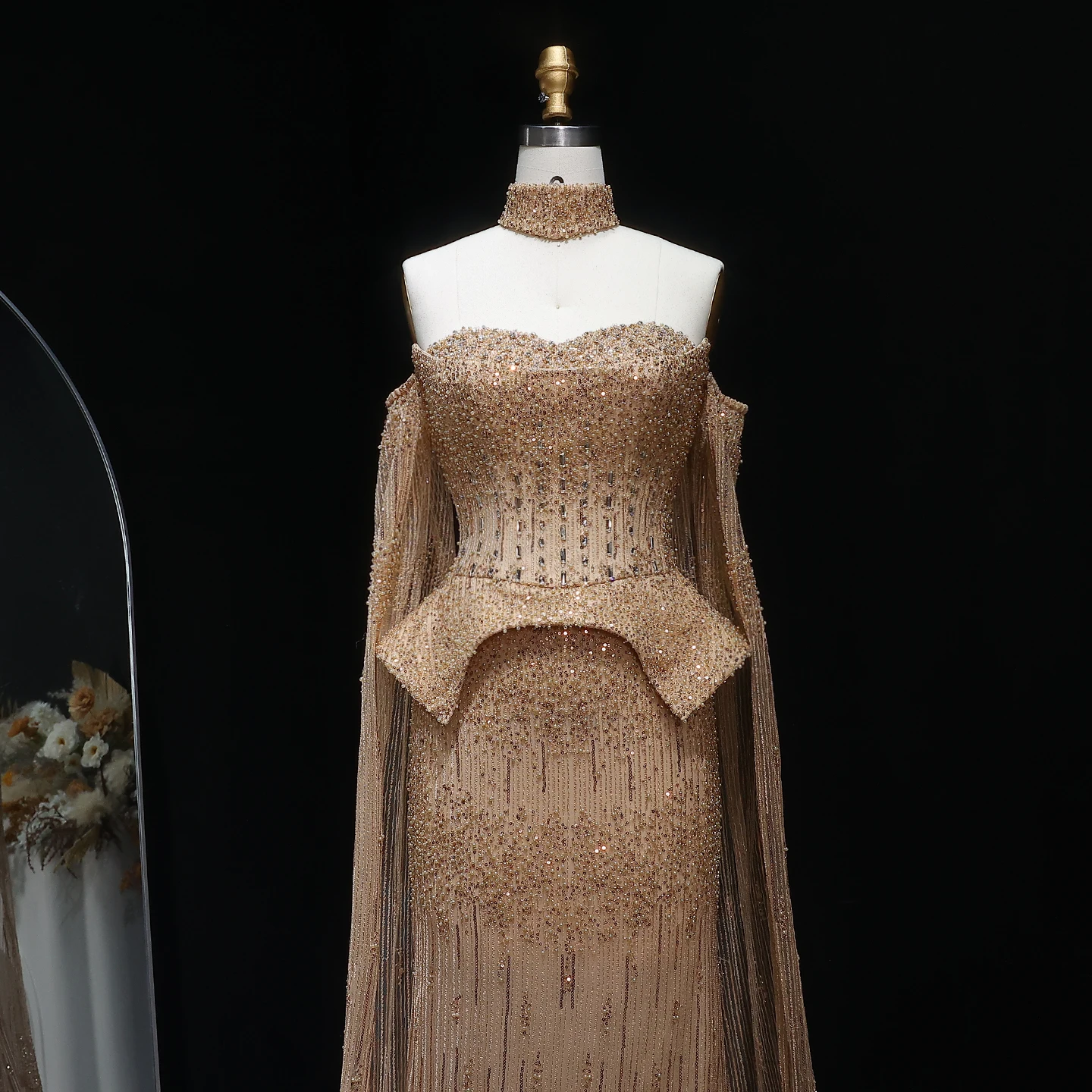 Sharon Said Luxuriöses graues Kristall-Abendkleid mit fließenden Ärmeln 2026 Elegantes schulterfreies Hochzeitskleid SS558 Maßanfertigung – Detail 9