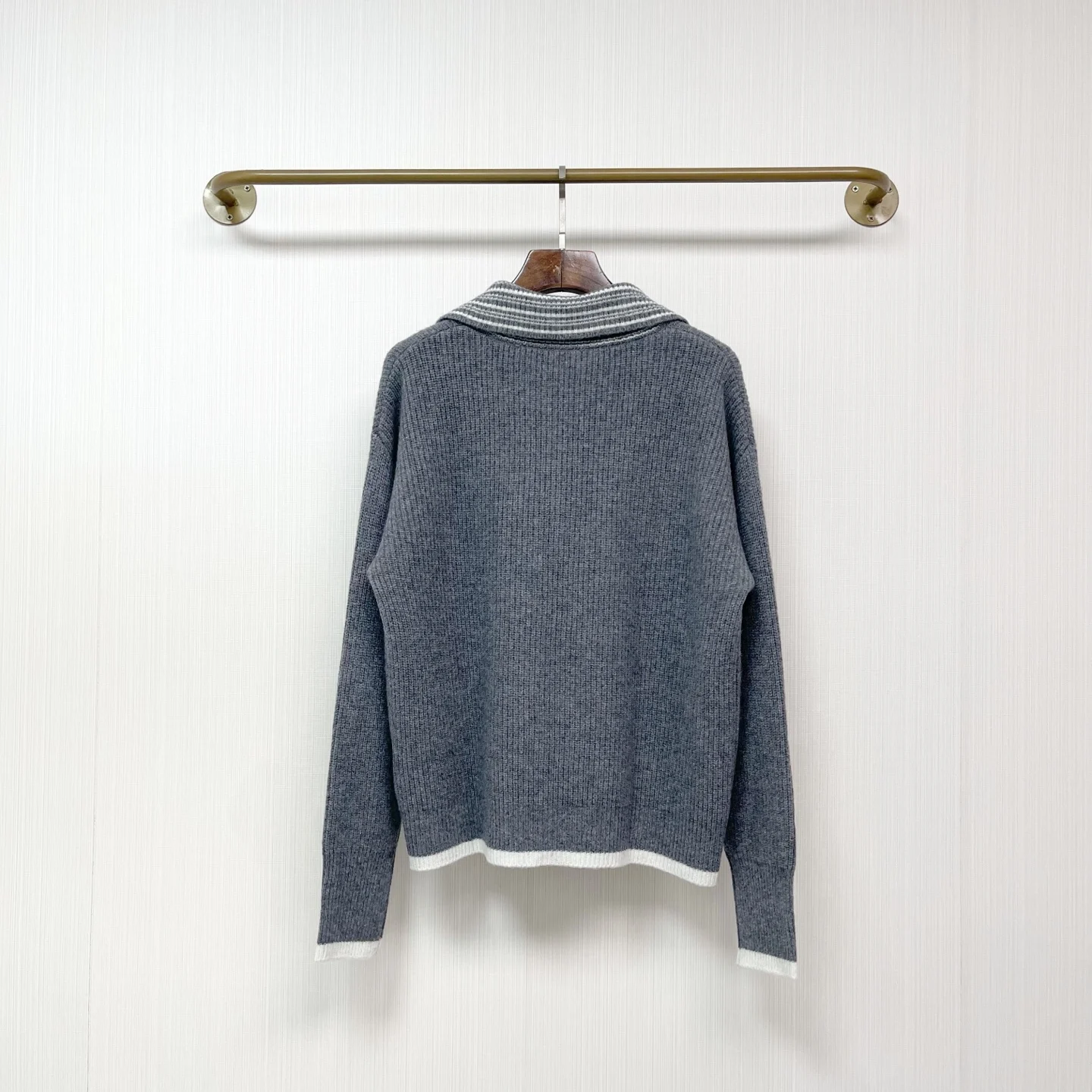 

2052 New and Comfortable Winter Casual Vintage Semi-zipper Solid Bow V-neck Long-sleeved Sweater Cradagin