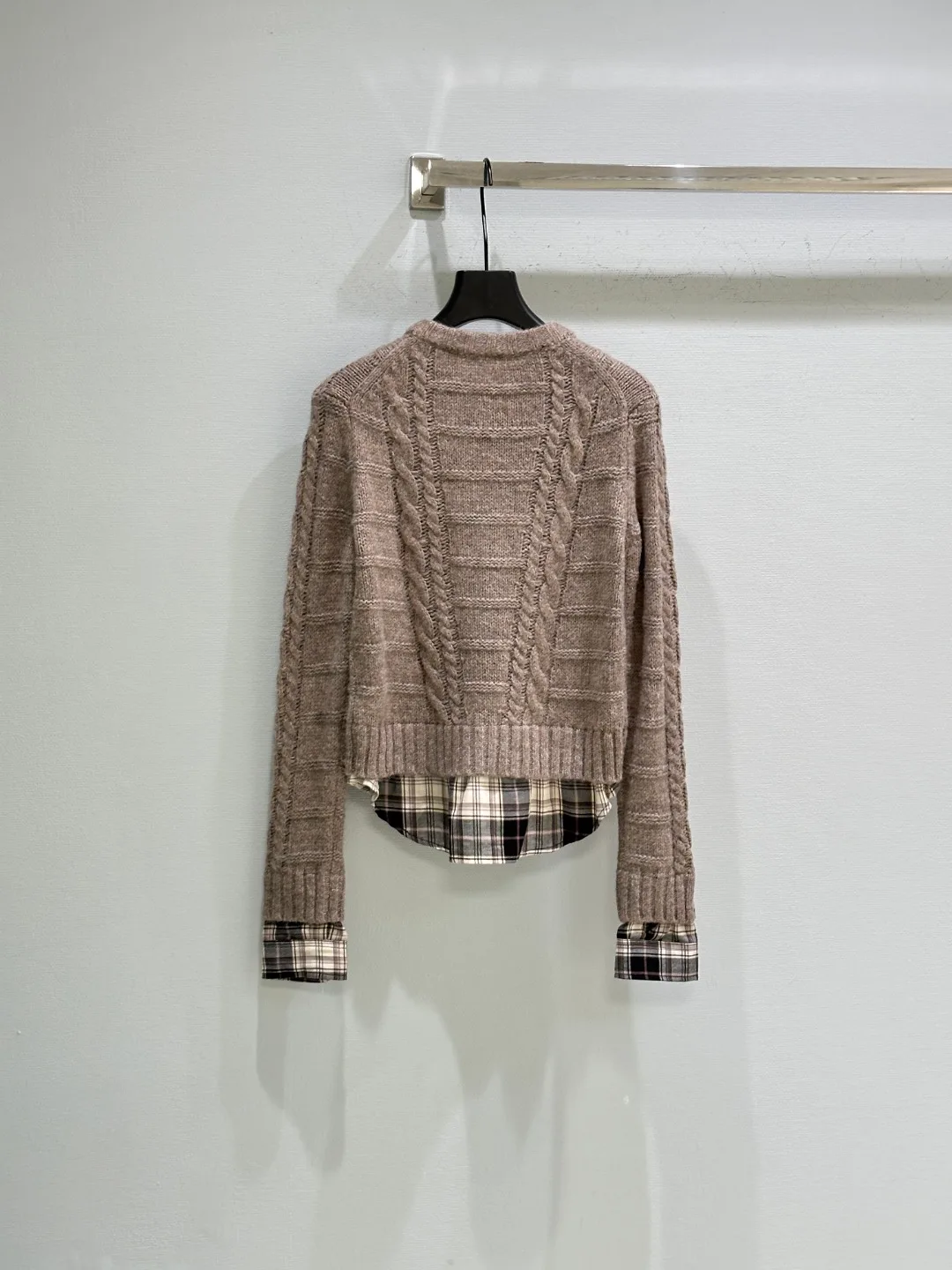 

2025 Early Autumn Women's T-shirt Tops Cable Knitted into Fake Two-Piece Knitted Sweater Spliced ​​Flannel Shirt