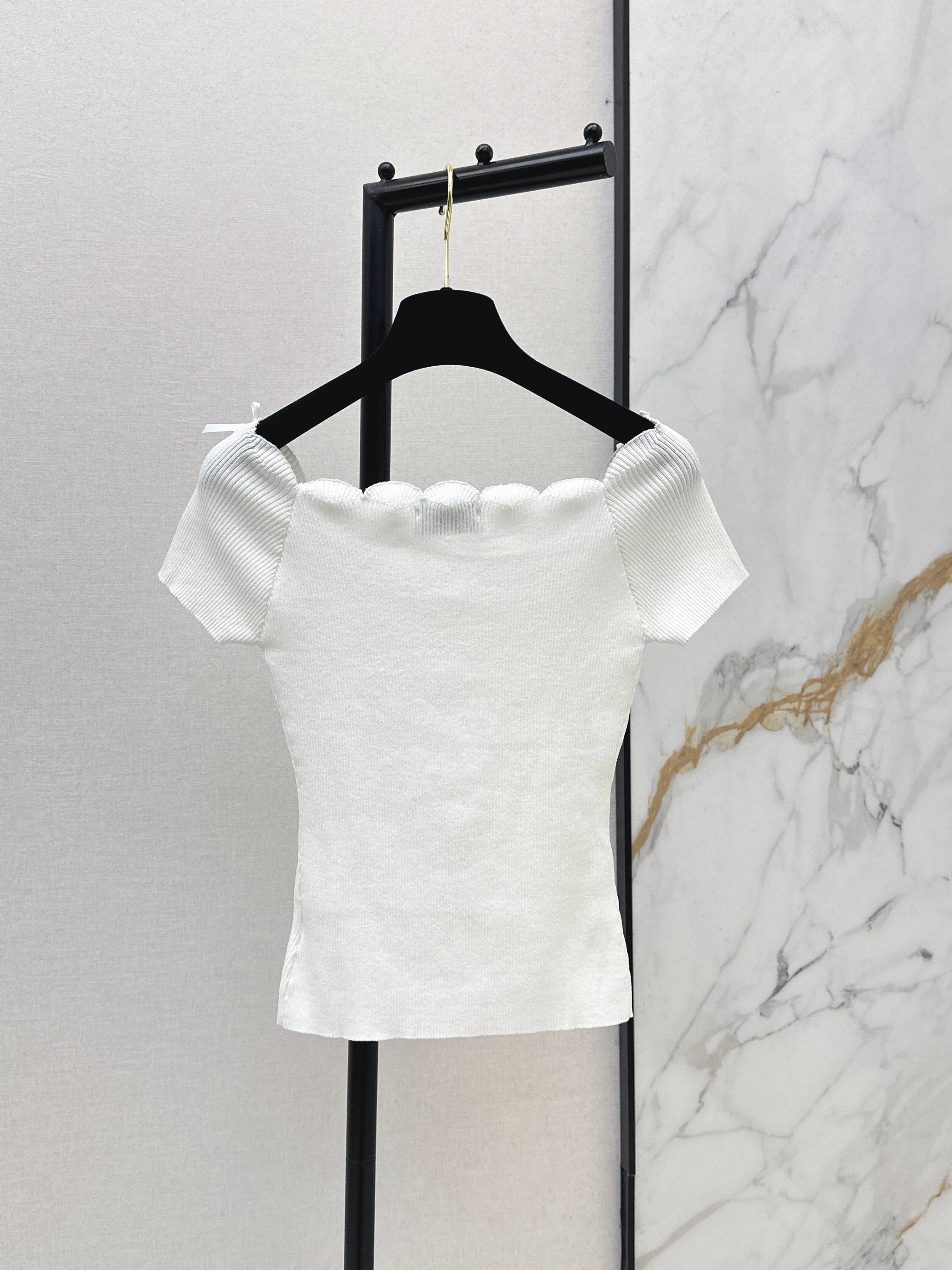 

2026 New Design Stylish Lace-Trimmed Off-the-Shoulder Short-Sleeve Knit Top — Slim-Fit Flattering And Versatile