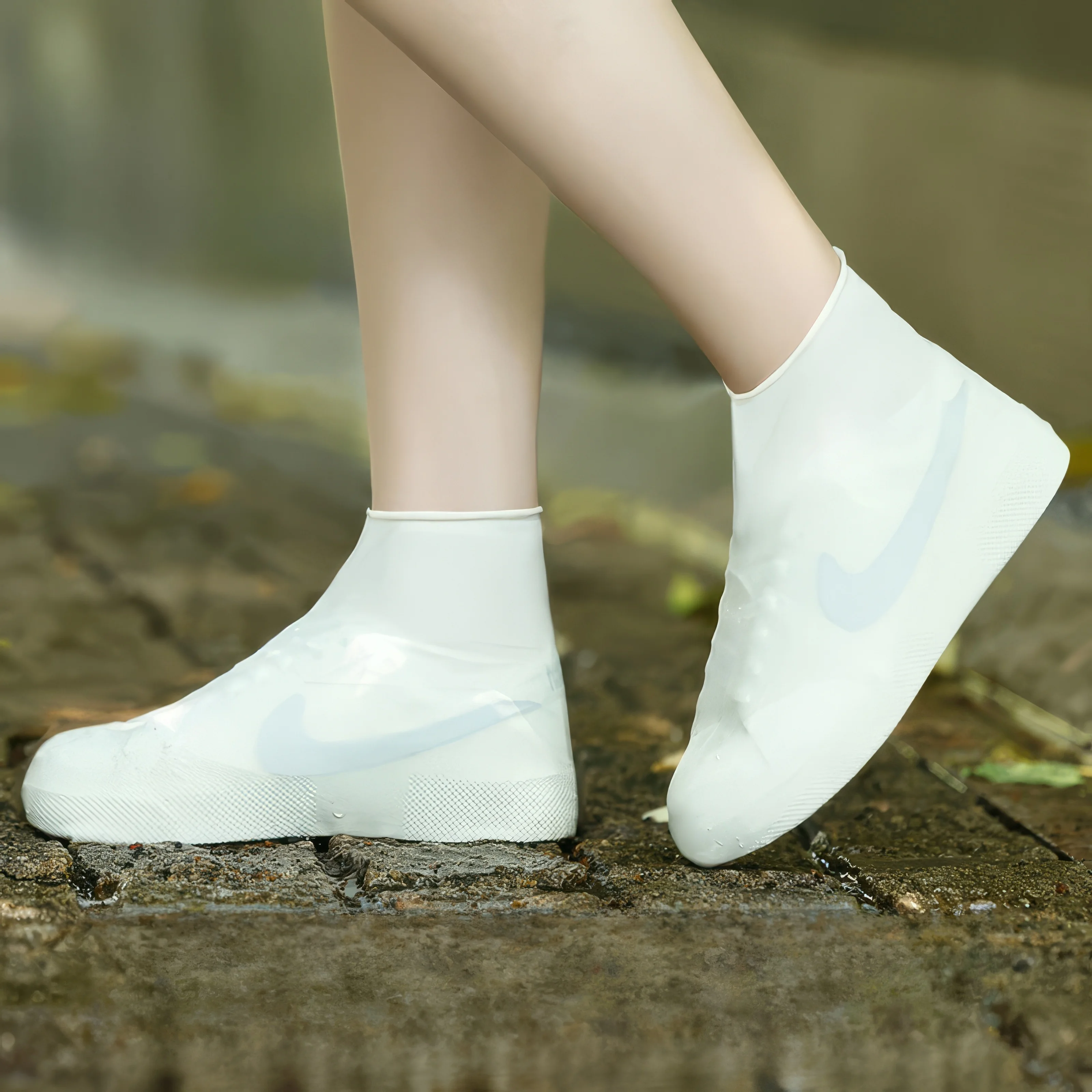 

1/2 Latex Rain Boots Waterproof Shoe Cover, Available in Black or White, Suitable for Hiking and Humid Conditions