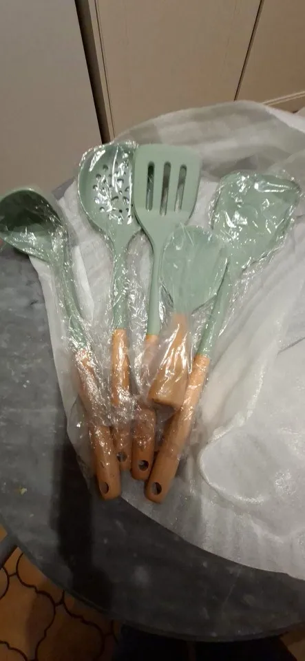 5Pcs Green Non-stick Silicone Wooden Handle Kitchen Utensils Kitchen Utensils Silicone Cooking Spatula Baking Storage Tool photo review