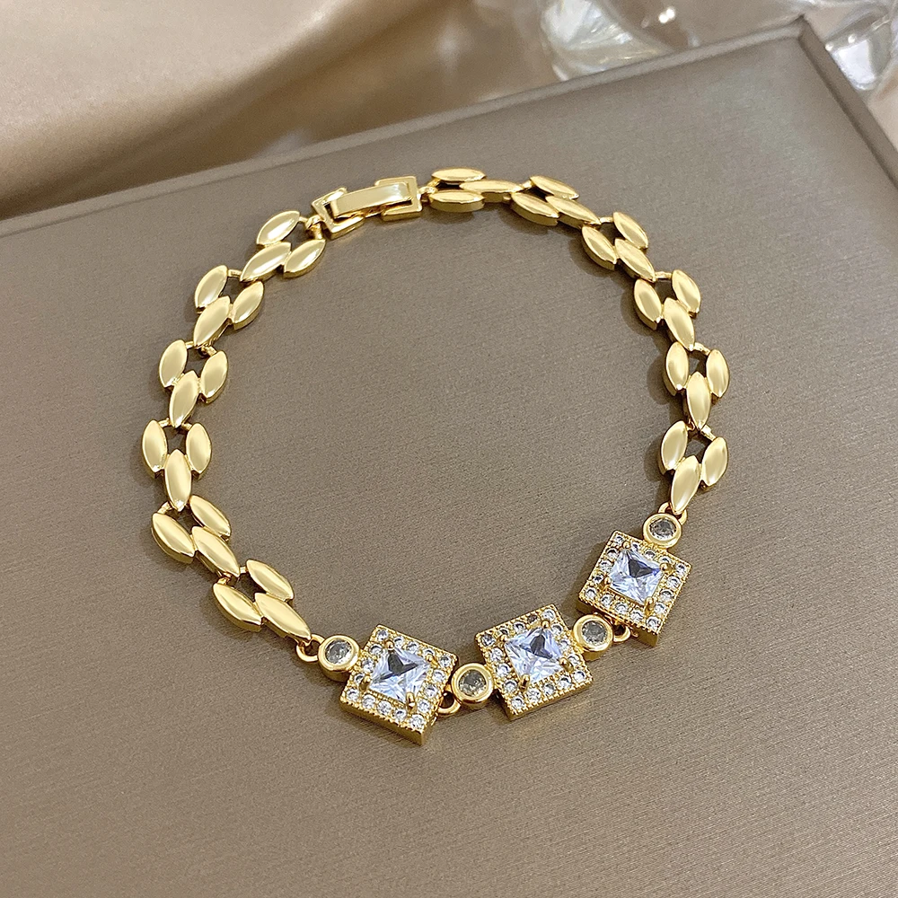 

Classic Square Zircon Golden Plated Charm Bracelet for Women Vintage Smooth Chunky Chain Bracelet Female Jewelry Gift Wholesale