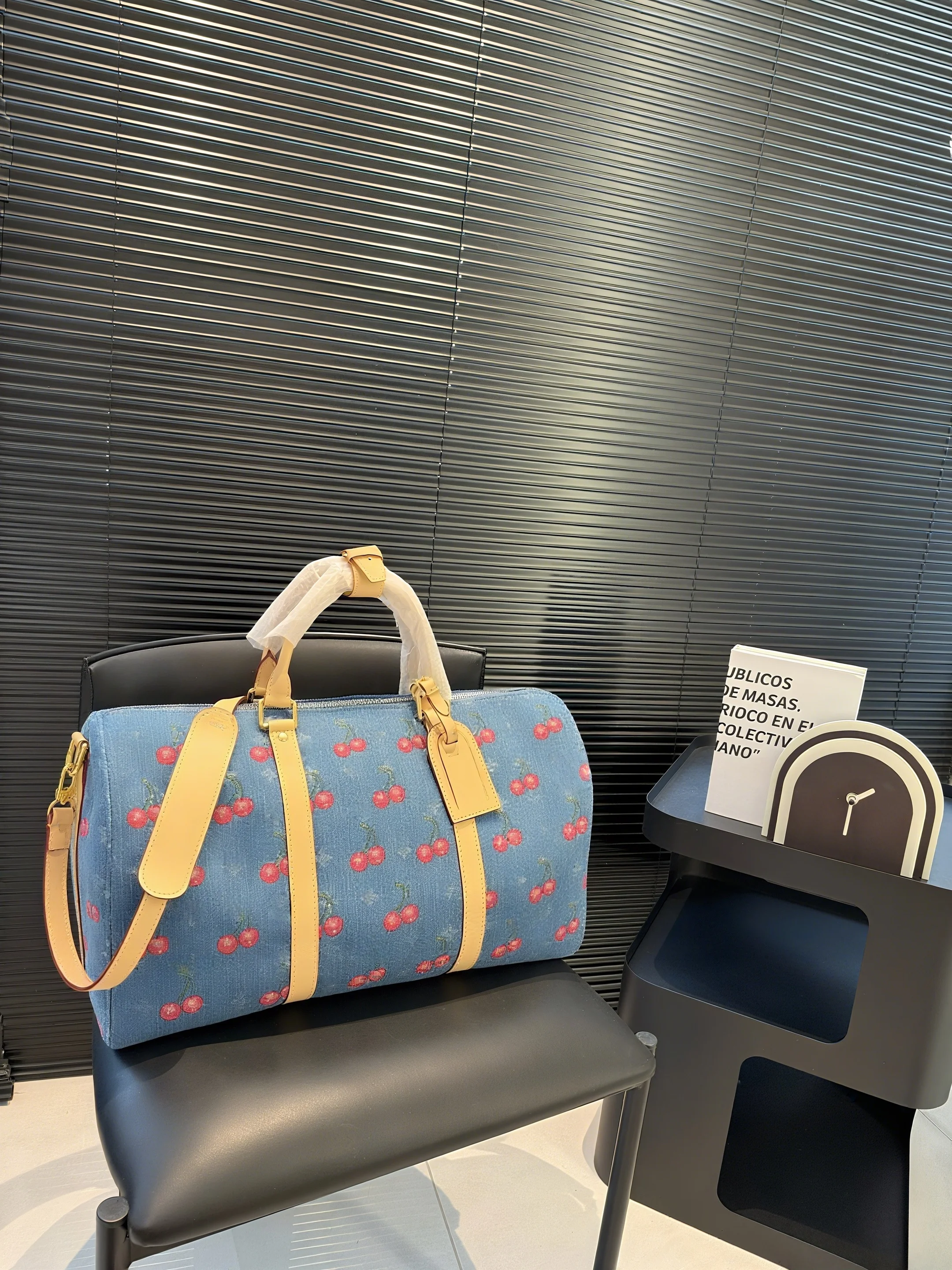 

2025 Winter and Autumn High Quality All-match Classic and Fashionable Zipper and Bow Cherry Bag ZXM023