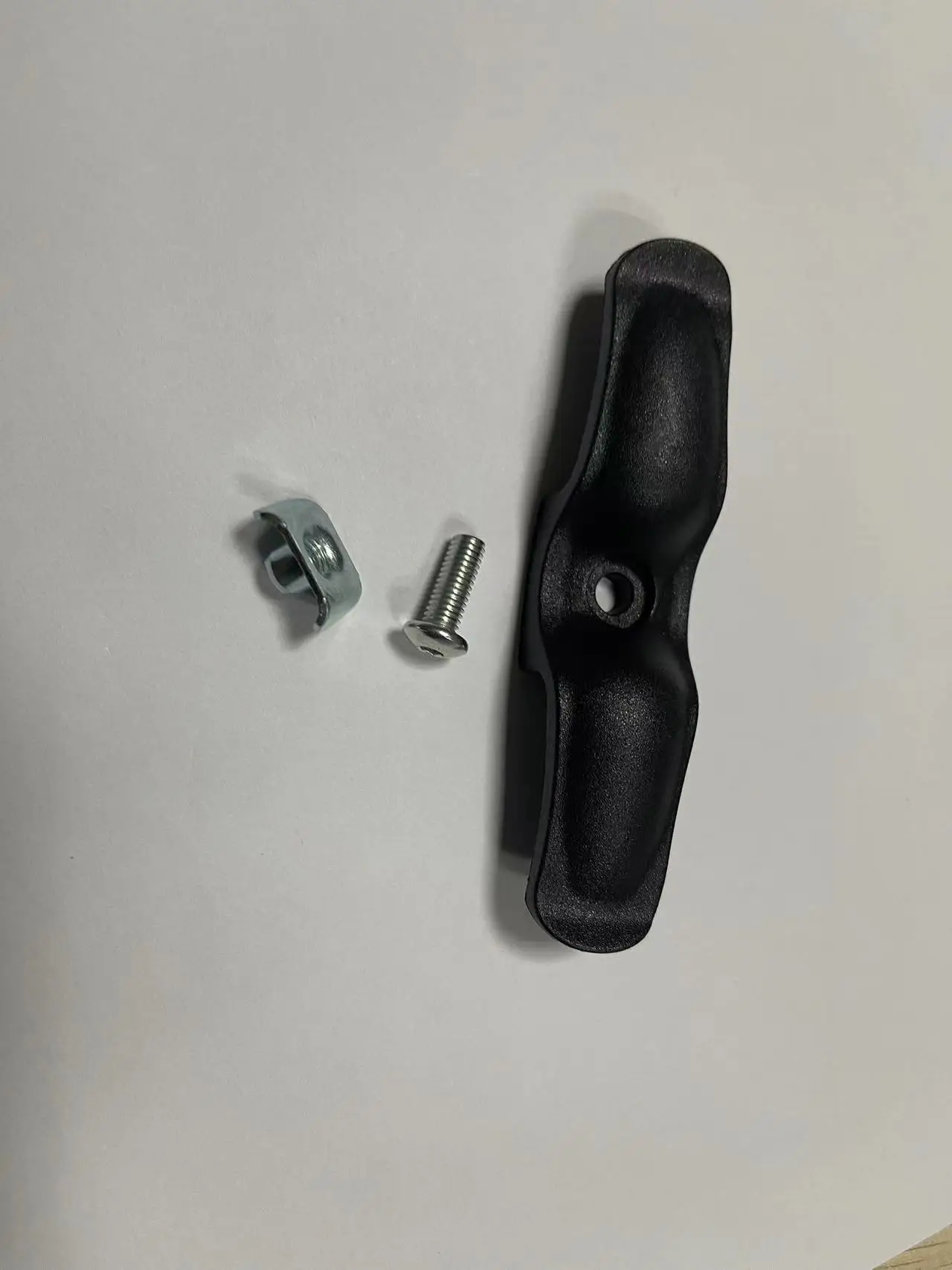 Lower pannier bag clip for Burley Pannier Bags
