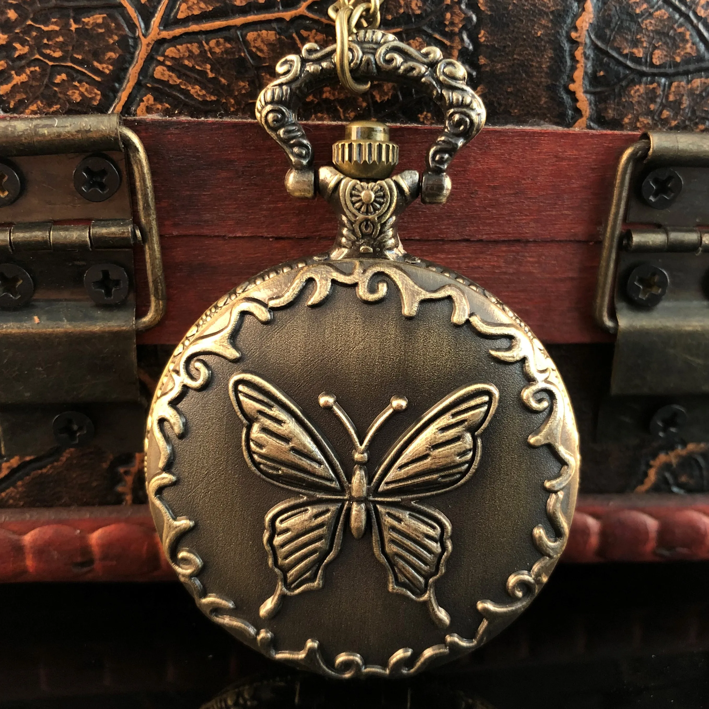 Bronze Butterfly Embossed Pocket Watch Necklace For Women Antique Vintage Pendant With Chain Quartz Pocket&Fob Watches