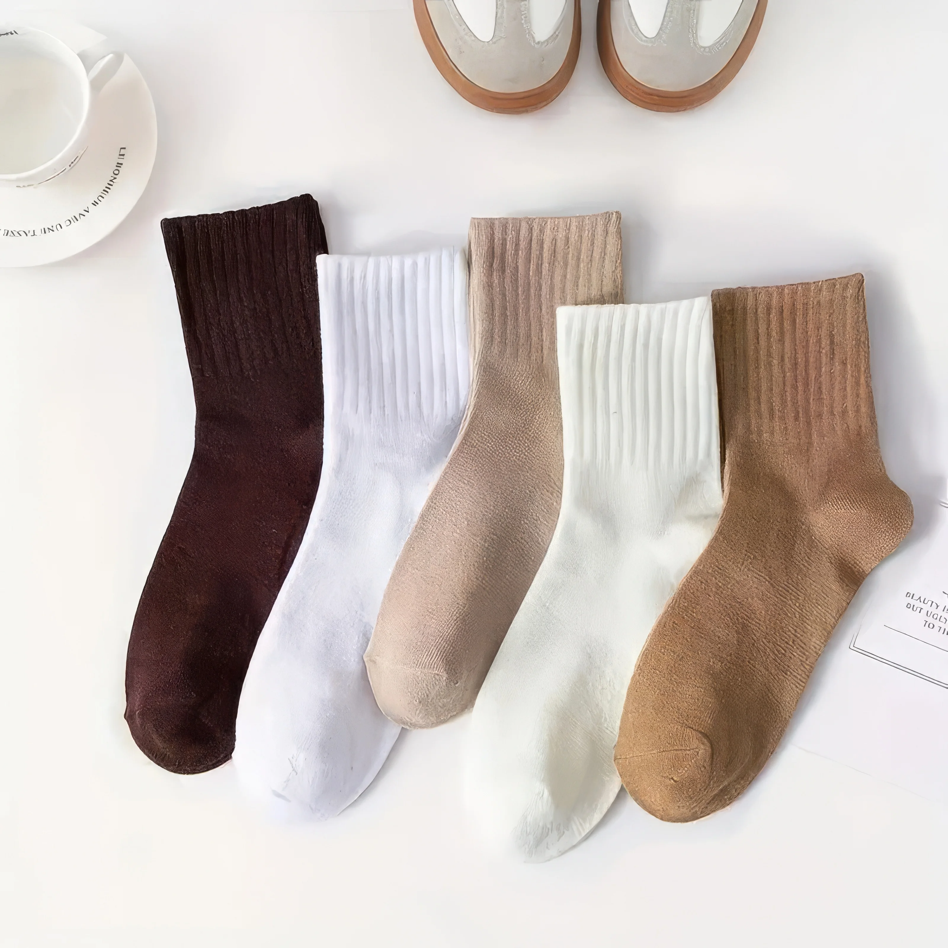 10 pares de meias casuais cáqui com padrões divertidos e tecido elástico respirável, adequadas para outono e presente