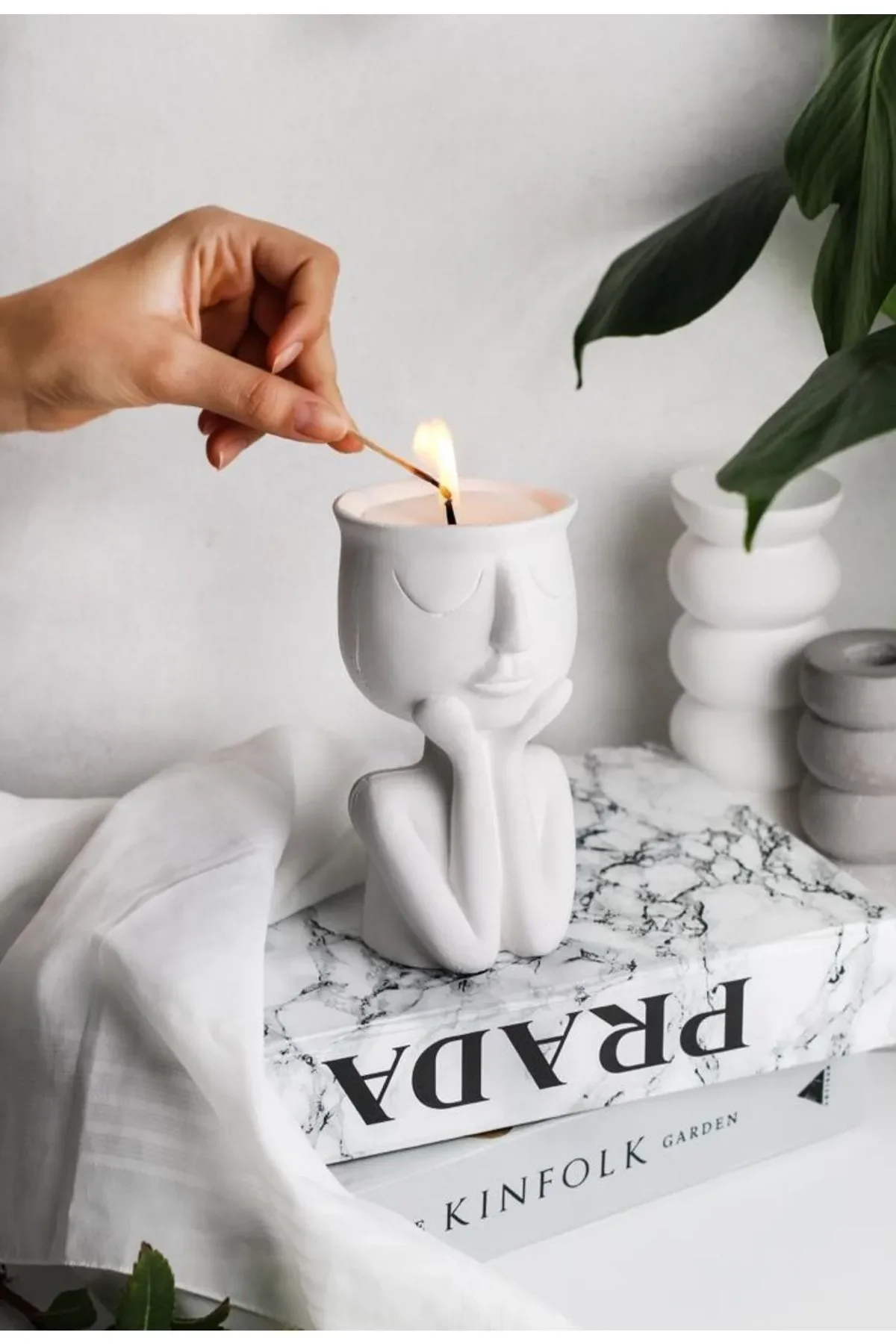 

White Thinking Man Candle Figurine Modern Style Home Decoration Stylish