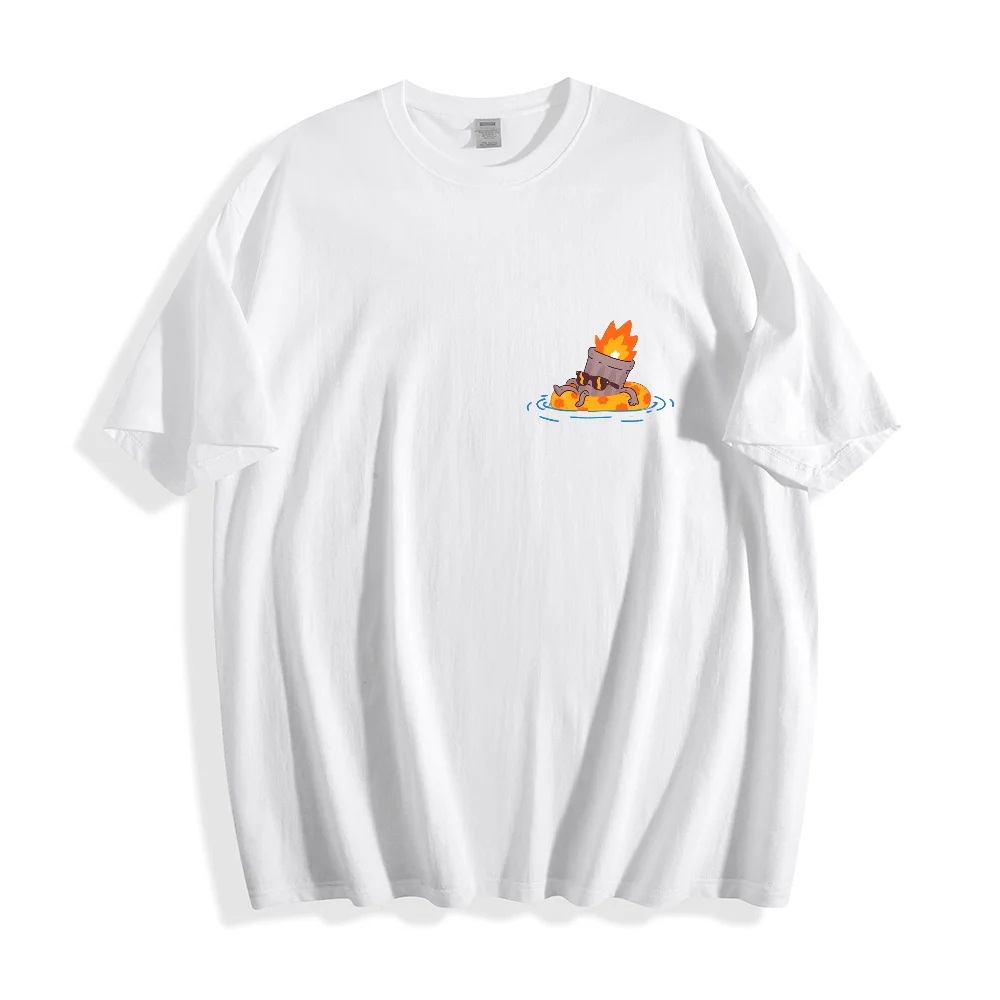 Unisexowa koszulka z czystej bawełny z uroczym grafiką małej postaci ognia, idealna do codziennego noszenia w stylu casual i na weekendowe wyjścia.