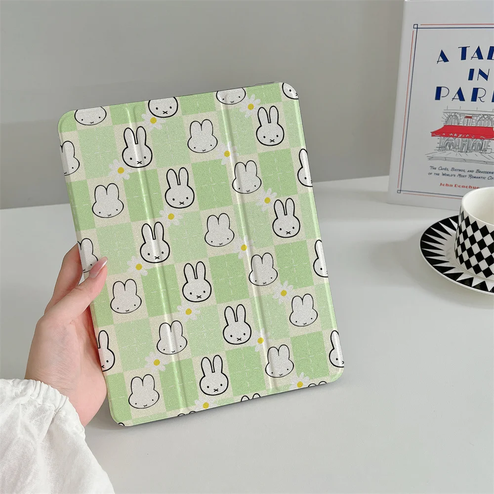Coque INS motif lapin Miffy à carreaux mignon pour iPad A16 2024 11 pouces, iPad Air 5/4 2025, iPad 10,9 pouces, iPad 9,7 pouces, iPad 10,2 pouces Coque INS motif lapin Miffy à carreaux mignon pour iPad A16 2024 11 pouces, iPad Air 5/4 2025, iPad 10,9 pouces, iPad 9,7 pouces, iPad 10,2 pouces