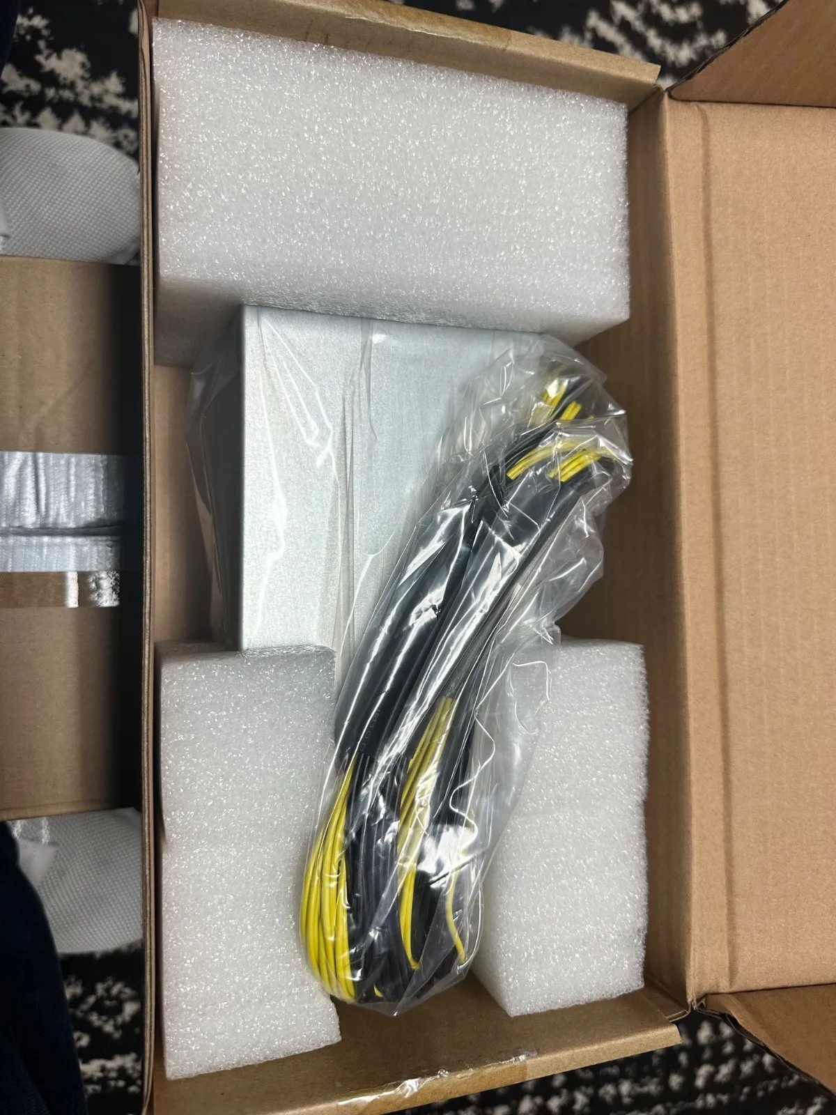 

DCE New Bitmain Antminer Z11 140KSol/s Zcash Miner 1418W Equihash ASIC Mining Machine