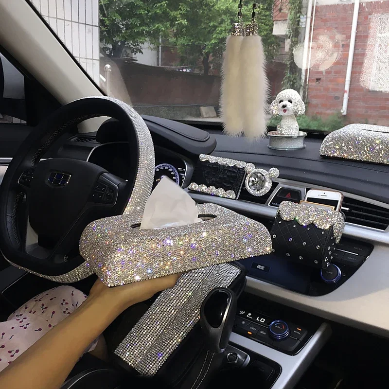 Kreatywne błyszczące kryształowe diamentowe ozdoby samochodowe Dekoracja Pudełko na chusteczki samochodowe Uchwyt na papier Przechowywanie Rhinestone Akcesoria do wnętrza samochodu — zdjęcie 2