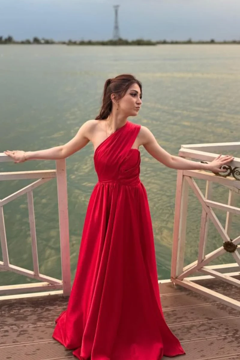 Jessica Sweet Red Abiti da sera Abiti da ballo sexy in raso con spacco laterale su una spalla Abiti da festa di nozze a forma di A personalizzati