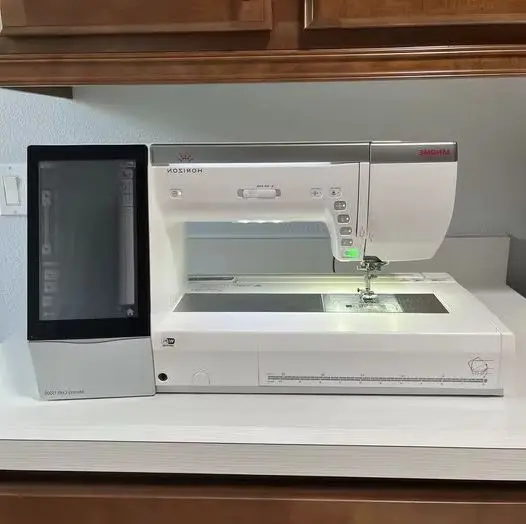 Новая швейная и вышивальная машина