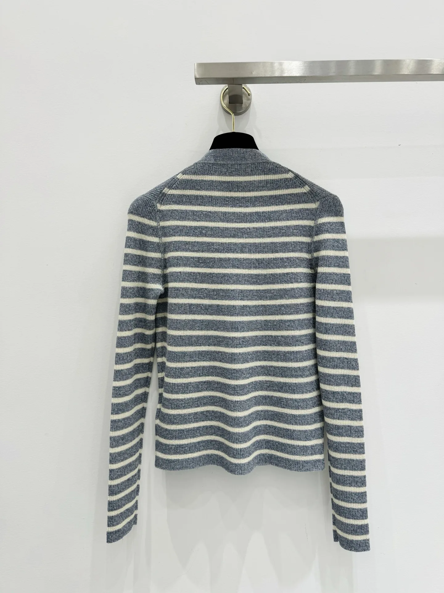 

2025 Spring/Summer Women's Navy Blue Crew Neck Slim Fit Knit Cardigan - Fine Contrast Stripes, Elegant Long Sleeve, Timeless Chi