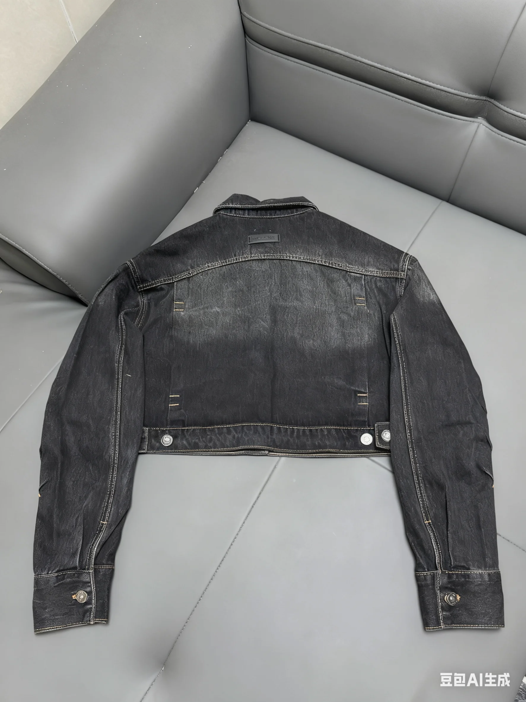 

Популярная женская короткая джинсовая куртка на осень и зиму 2025 года с внутренним воротником с принтом HL194