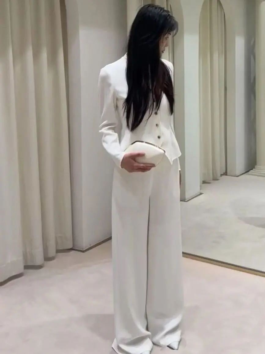 بدلة صوف أنيقة للخريف للسيدات، صورة ظلية بخطوط نقية بسيطة