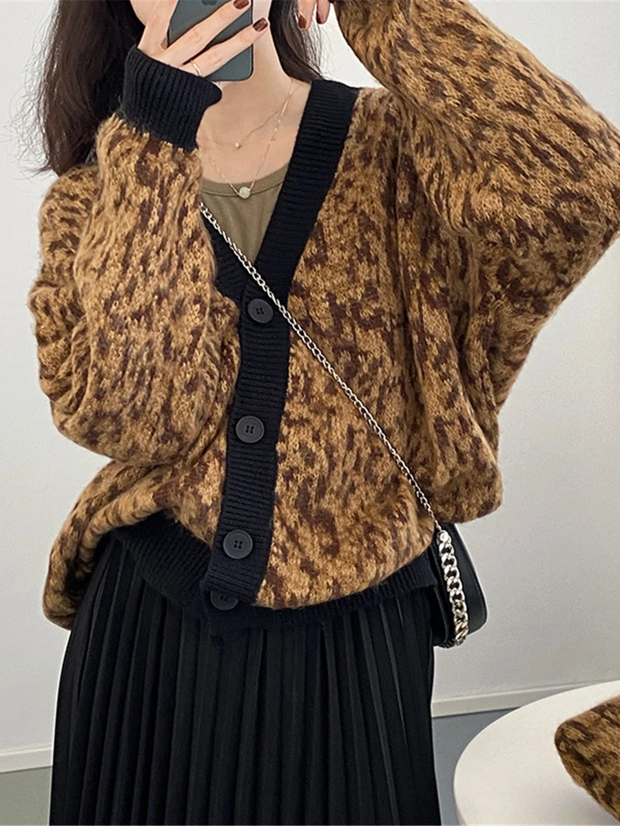 2024 Fall Winter Leopard Patchwork Cardigan Single Breasted Oversized Jacket Loose Warm Knitted Cardigan for Women C-047