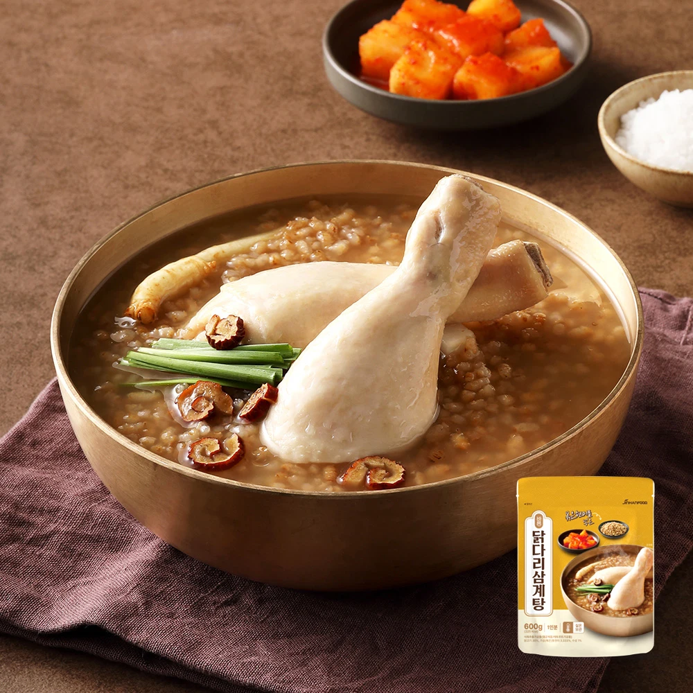 حساء ساق دجاج Samgyetang ، طعام تخييم صحي