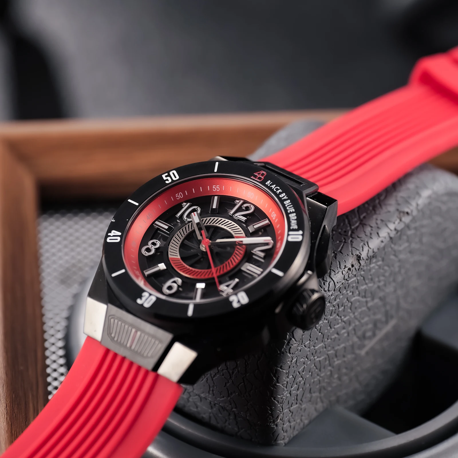 OBLVLO Brand Mens Black PVD Skeleton Analog Automatic Watches Fashion Red Rubber Band Waterproof Mechanical Sport Watch CAM-4B