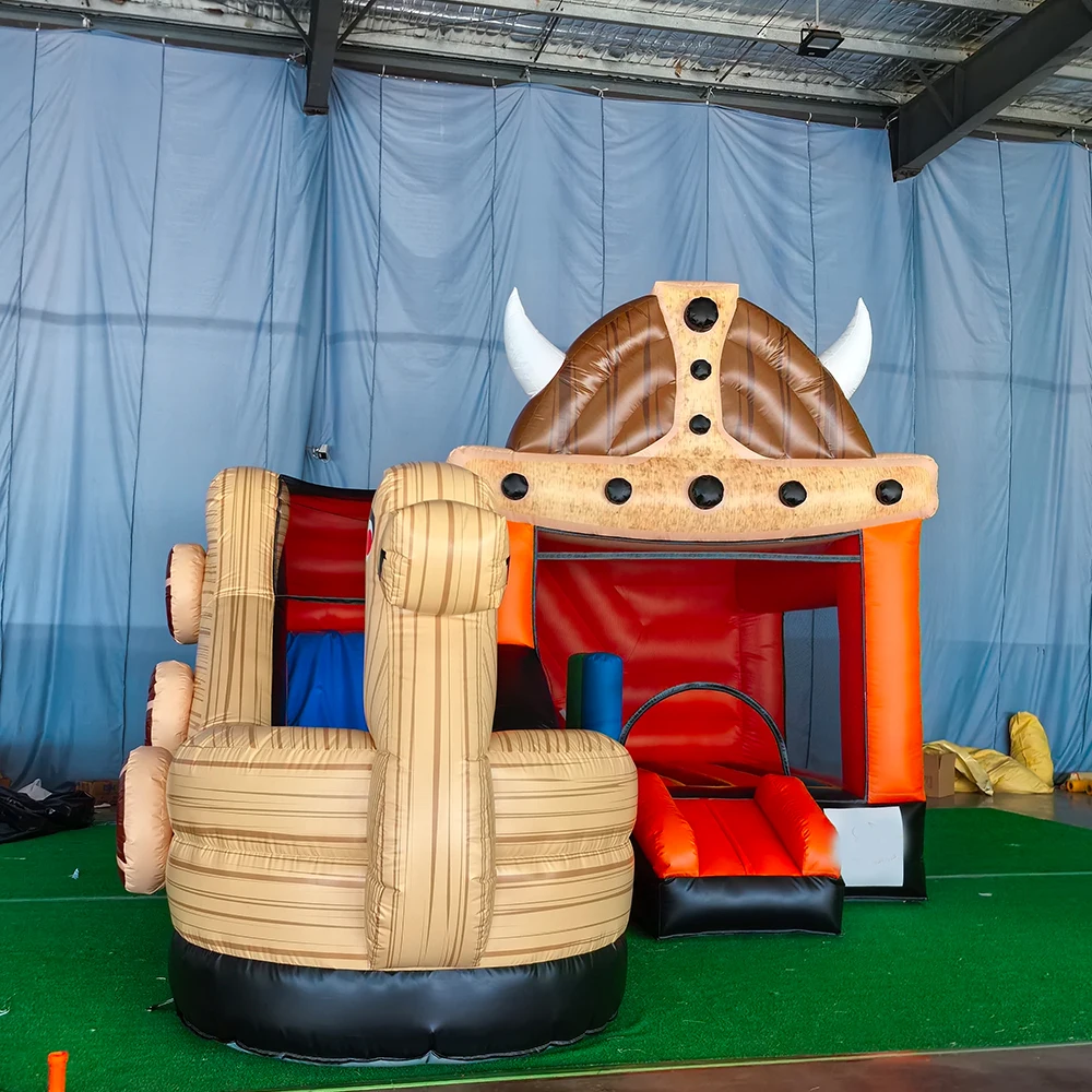 カスタムバイキングテーマのインフレータブルバウンス、スライド付きコンボジャンプ、海賊船インフレータブルウォータースライド、子供と大人のパーティーイベント用