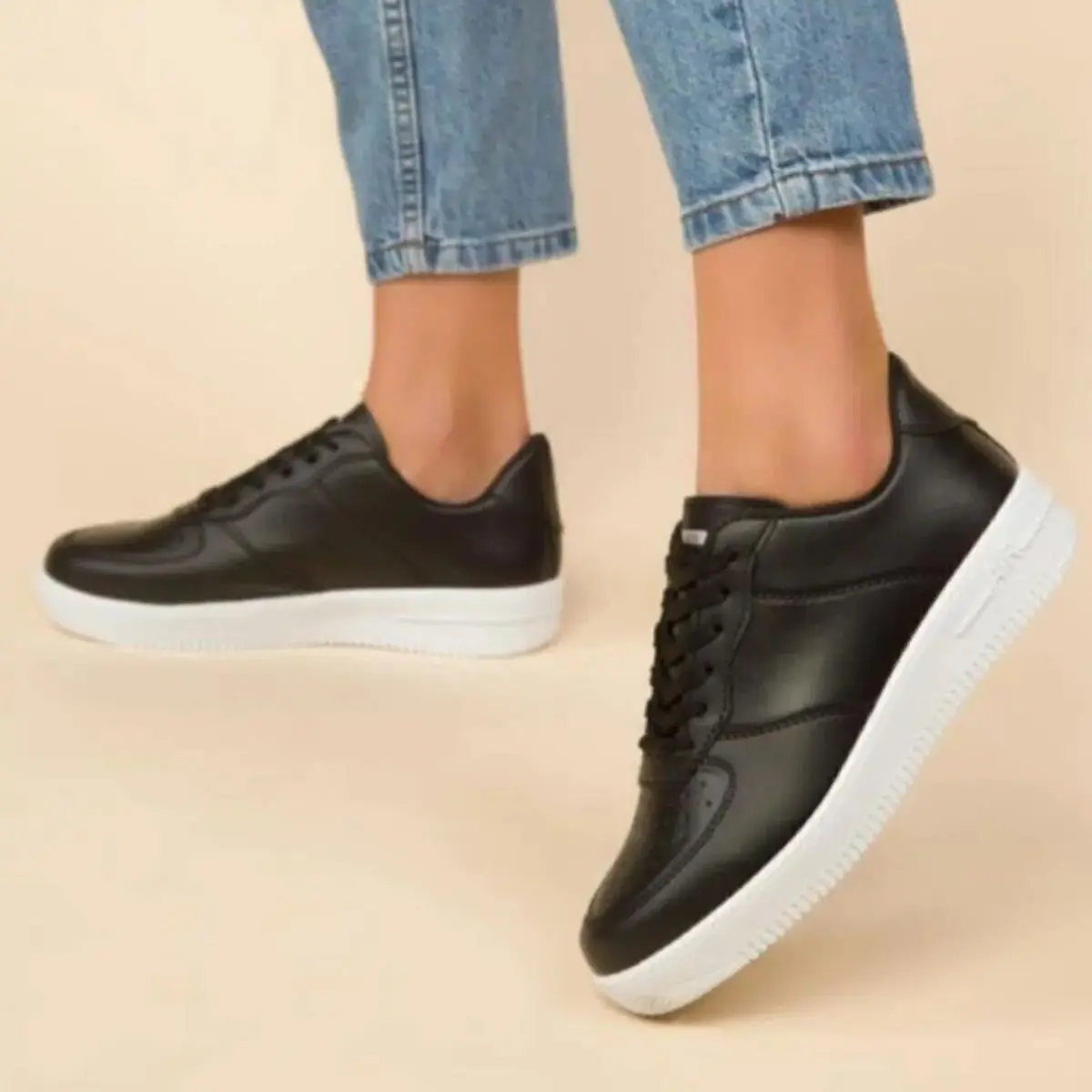 Unisex Fashion Sneakers Lace Up Round Toe Cushioning Running Sports Shoes for Men Women Trainer Race Breathable Couple Tennis