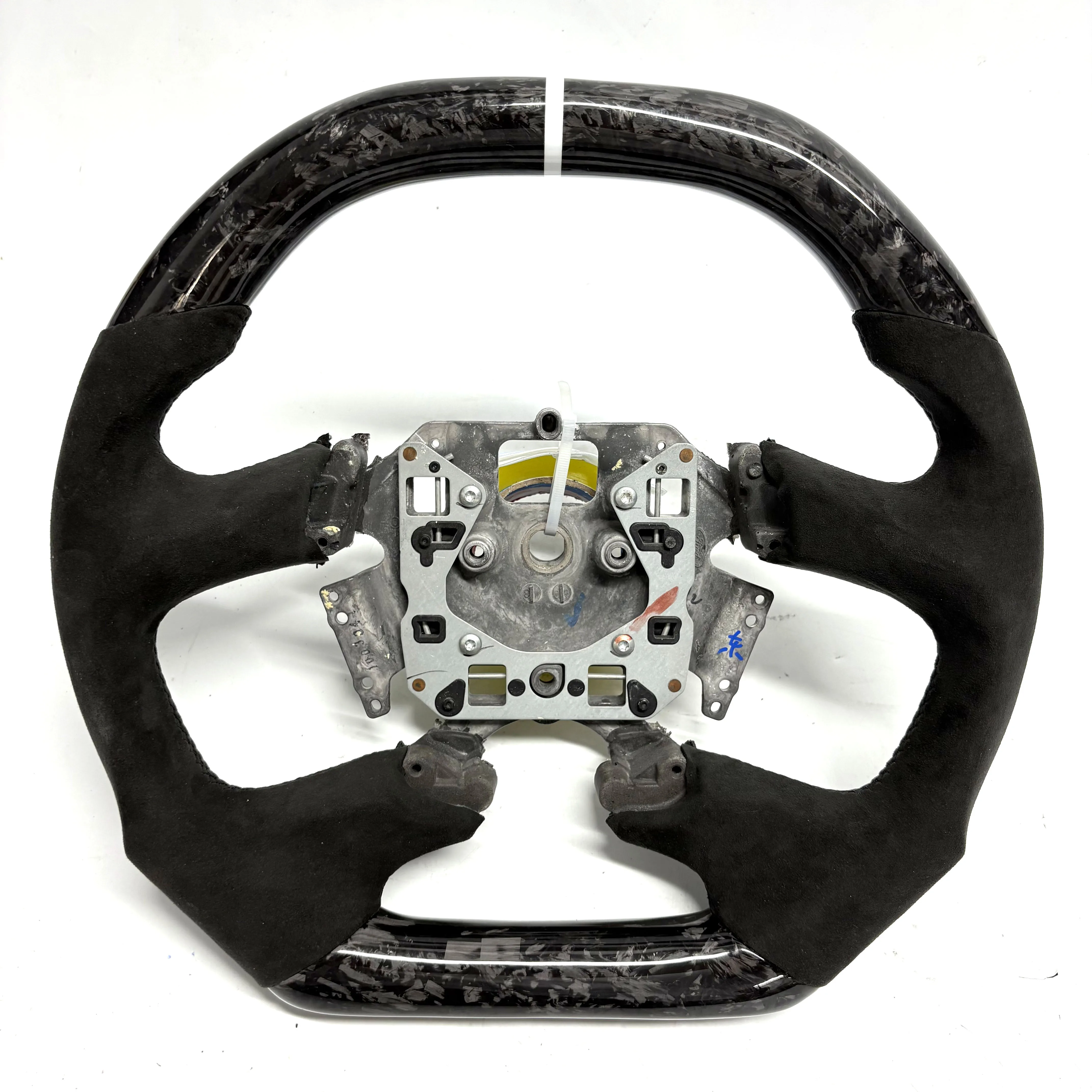 

Черная алькантара с красной строчкой на руль для Ford/FPV FG Falcon