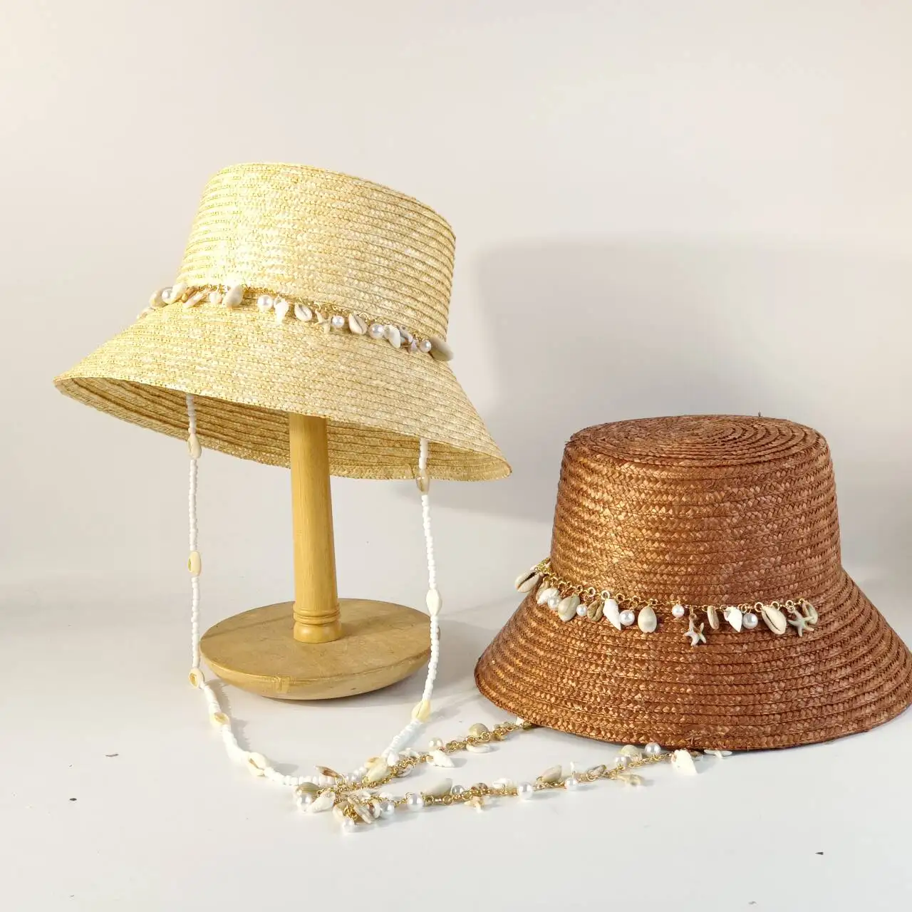 Bohemian Shell & Pearl Chain Decor Straw Hat Handmade Wide Brim Beach Sun Hat for Women Vacation자외선차단모자