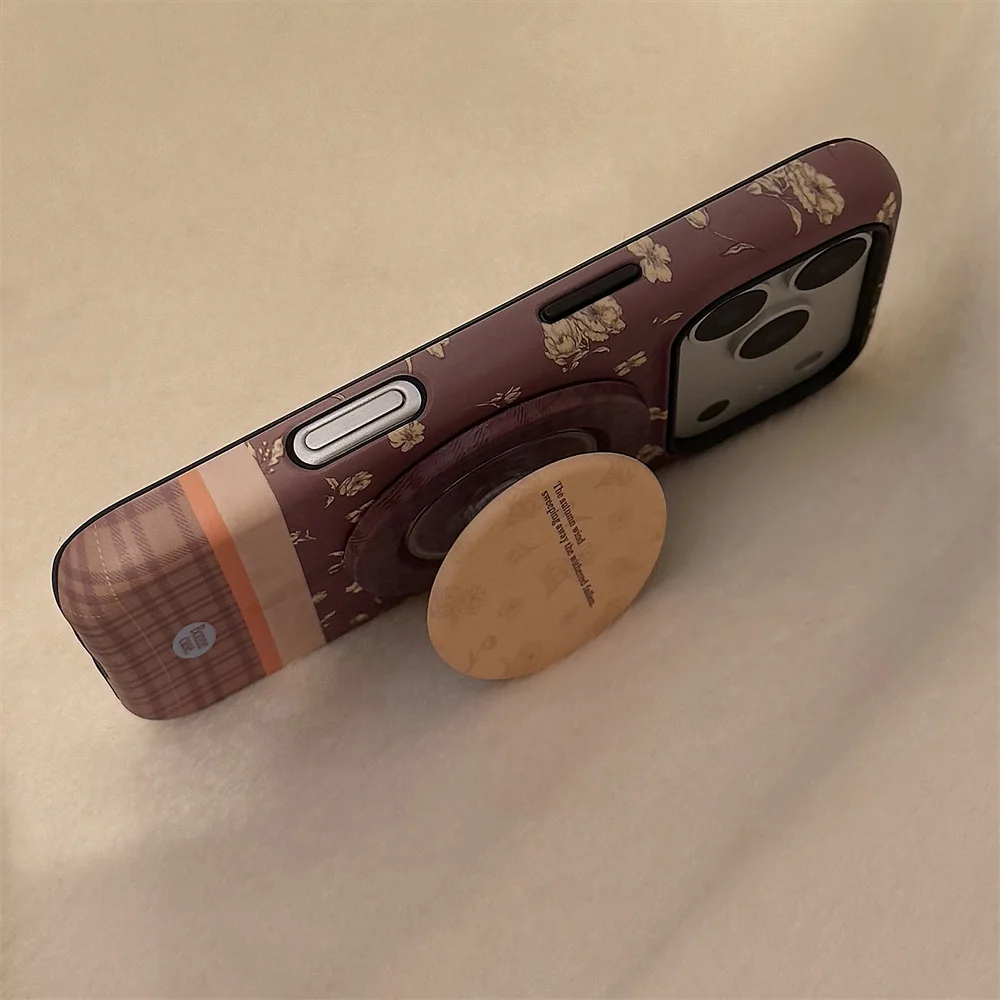 Casing Ponsel Retro Motif Kotak-kotak Cokelat dengan Hiasan Bunga Lucu dan Magnet untuk iPhone 17 16 15 Pro Max 14 13 12 11, Cover untuk Stand Magsafe