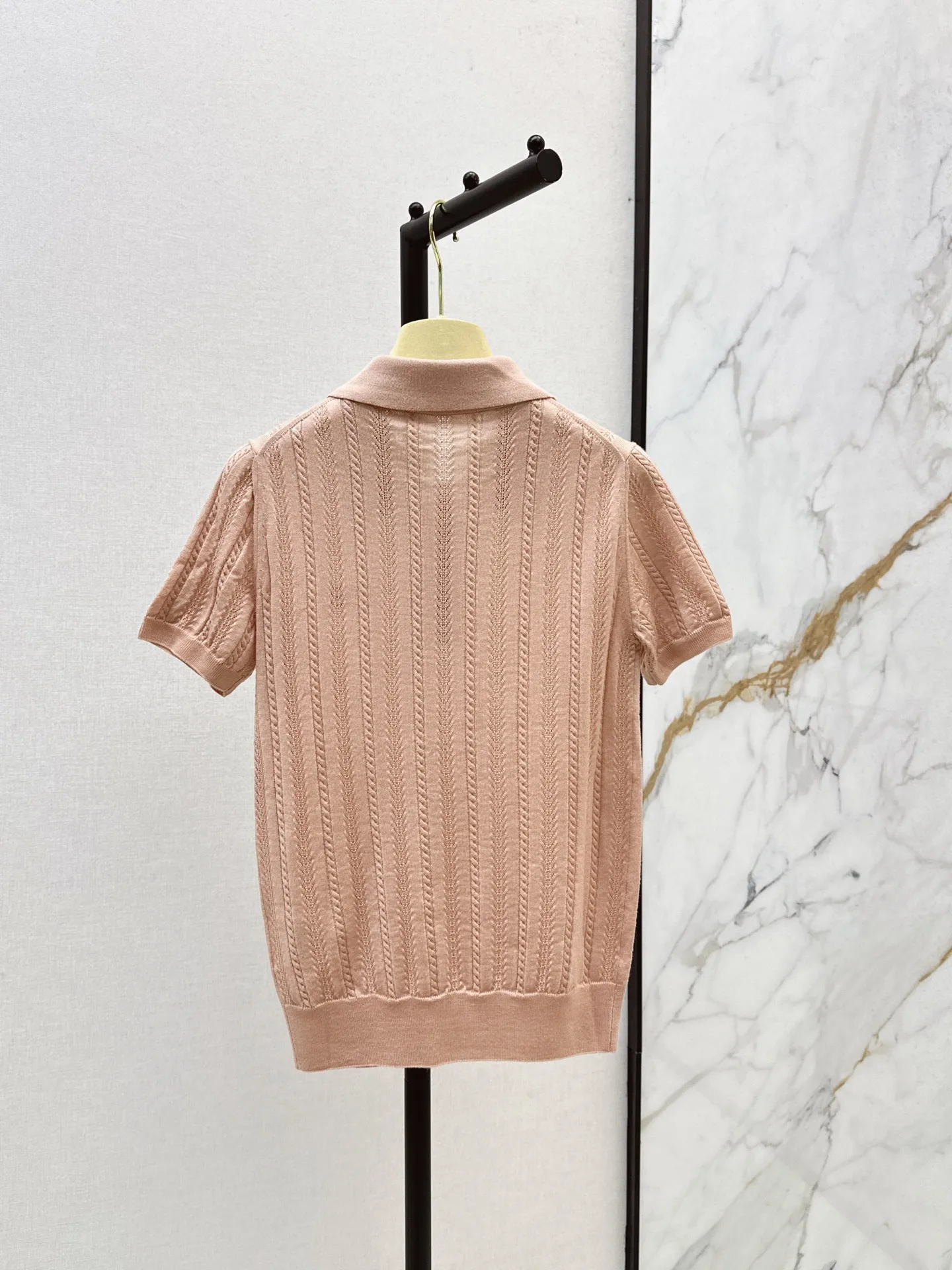 

2052 New and Comfortable Early Autumn Preppy Style Color-blocking twisted letter knitted short-sleeved shirt