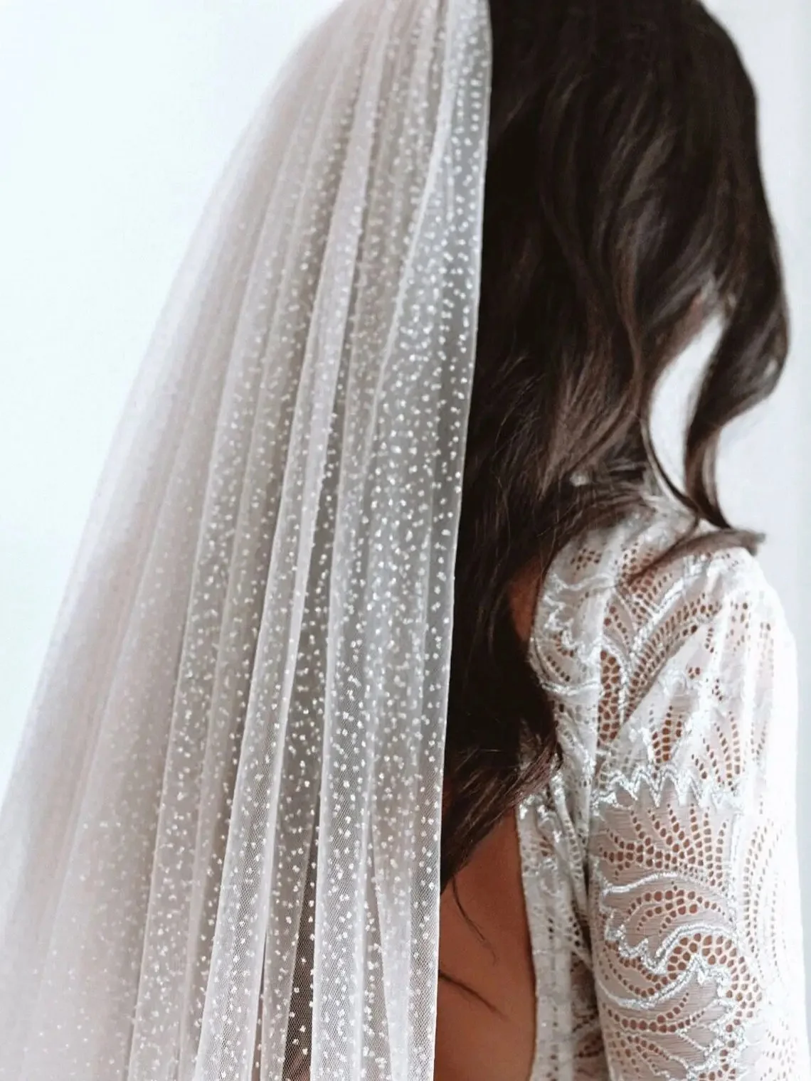 Youlapan V101 Glittering Wedding Veil Short Bridal Veils 1 Tier Golden Shiny Sparkling Veil for Bride Bachelorette Party