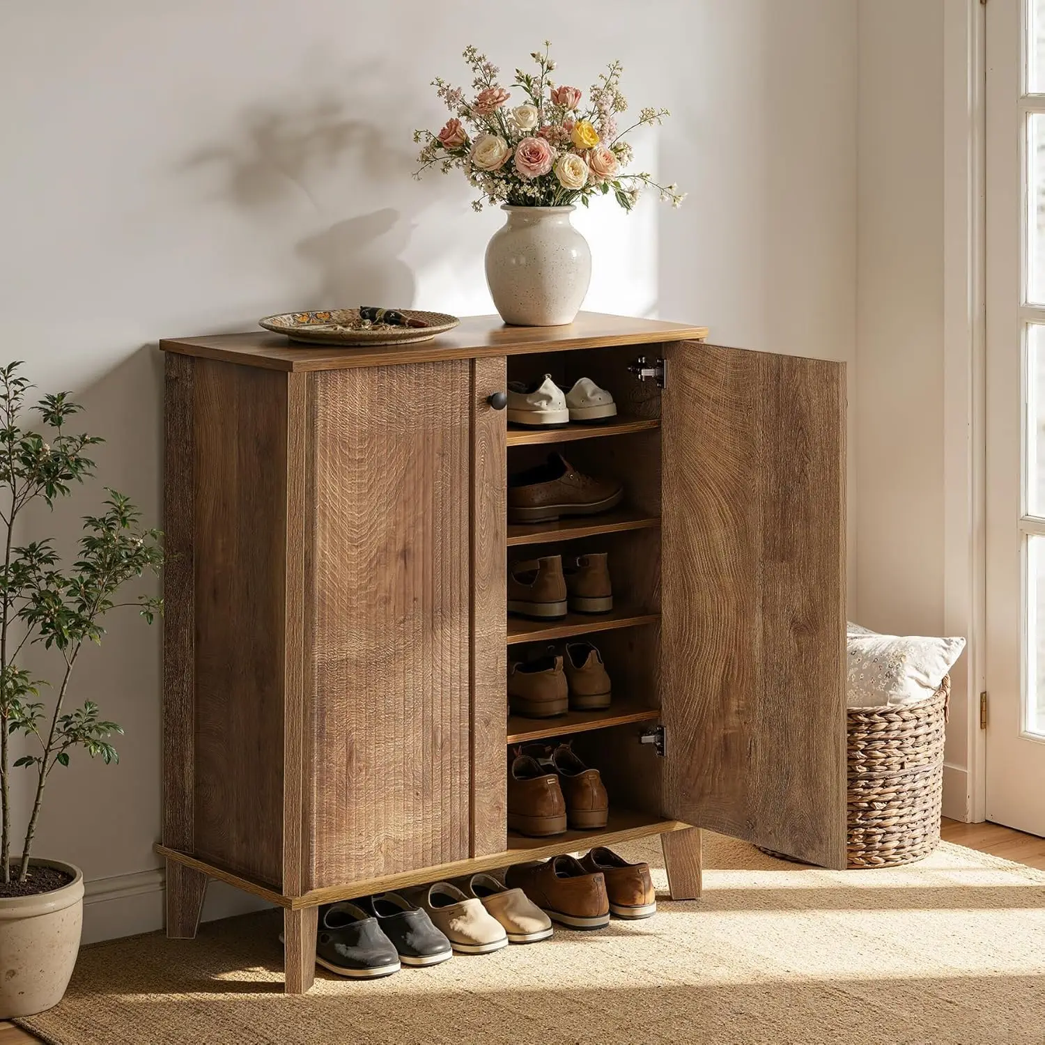 Mobile porta scarpe Tribesigns con ante, mobiletto a 5 ripiani per riporre le scarpe, ideale per l’ingresso, in stile moderno rustico, con 3 ripiani regolabili e rimovibili, adatto per l’ingresso, il