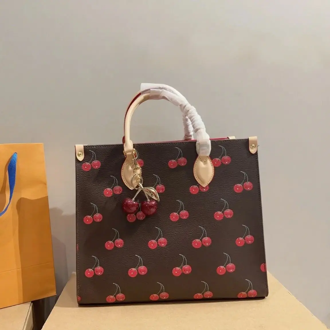 

2025 New Fashionable Versatile High Quality Premium Retro Classic Fashion Women's Bag HL044