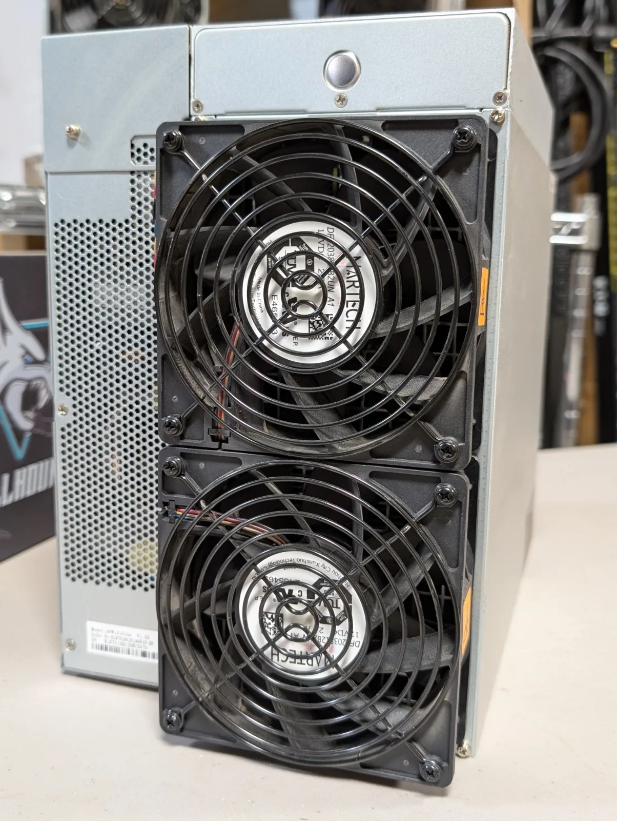 

При покупке 3 шт. — 2 бесплатно! Горячая распродажа: Antminer S19j Pro 96TH/s BTC-майнер — 2832W SHA256 ASIC-машина для майнинга, в наличии.