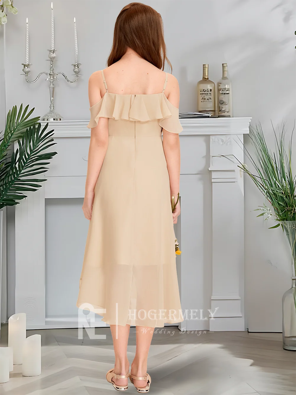 Un lujoso vestido de dama de honor junior con hombros descubiertos, vestido de niña de flores con neblina dorada, gasa asimétrica con volantes en cascada para boda